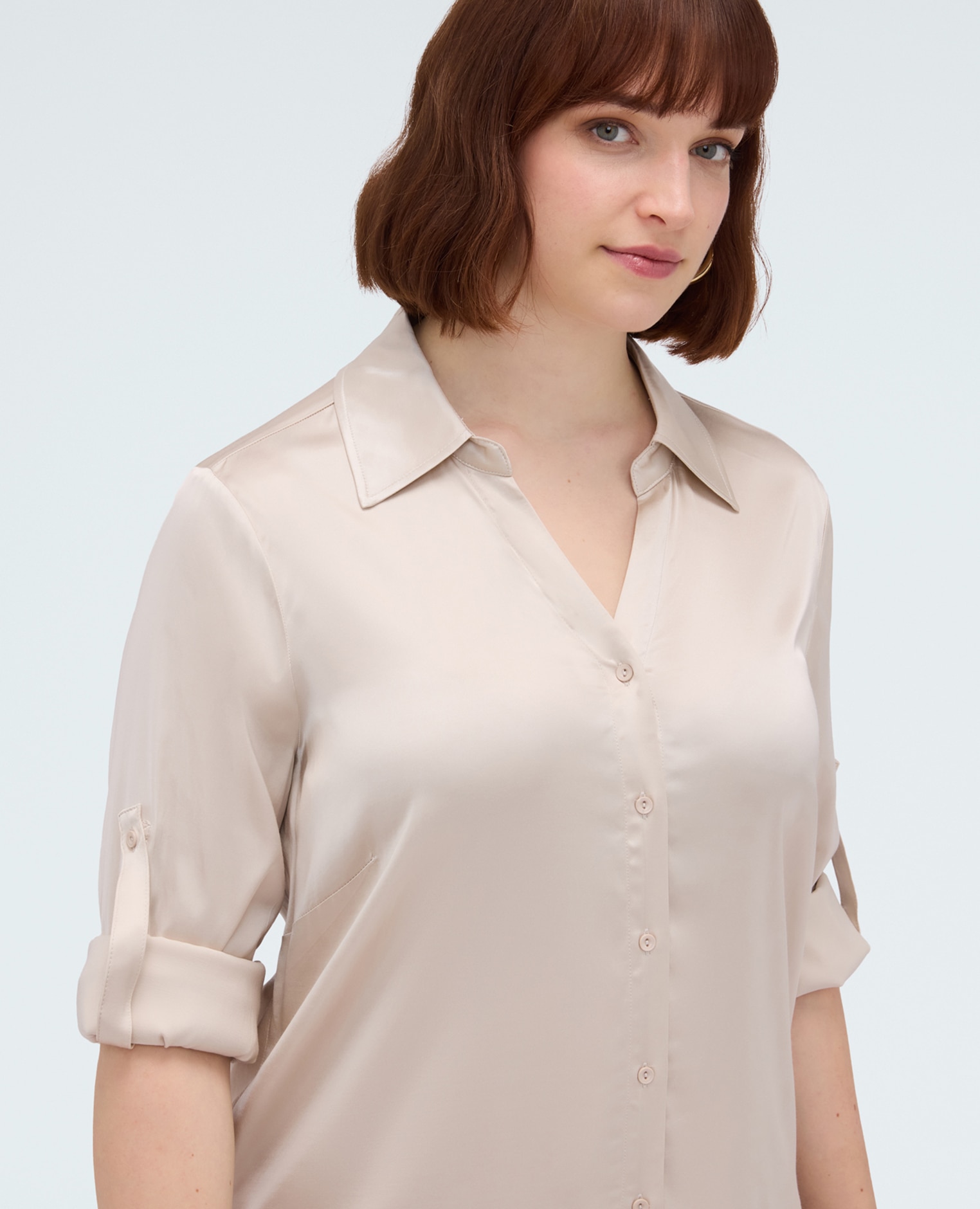 Vestido power camisero en raso de viscosa cuello clásico y cierre con botones frontal - Fiorella Rubino - Beige Beige-4