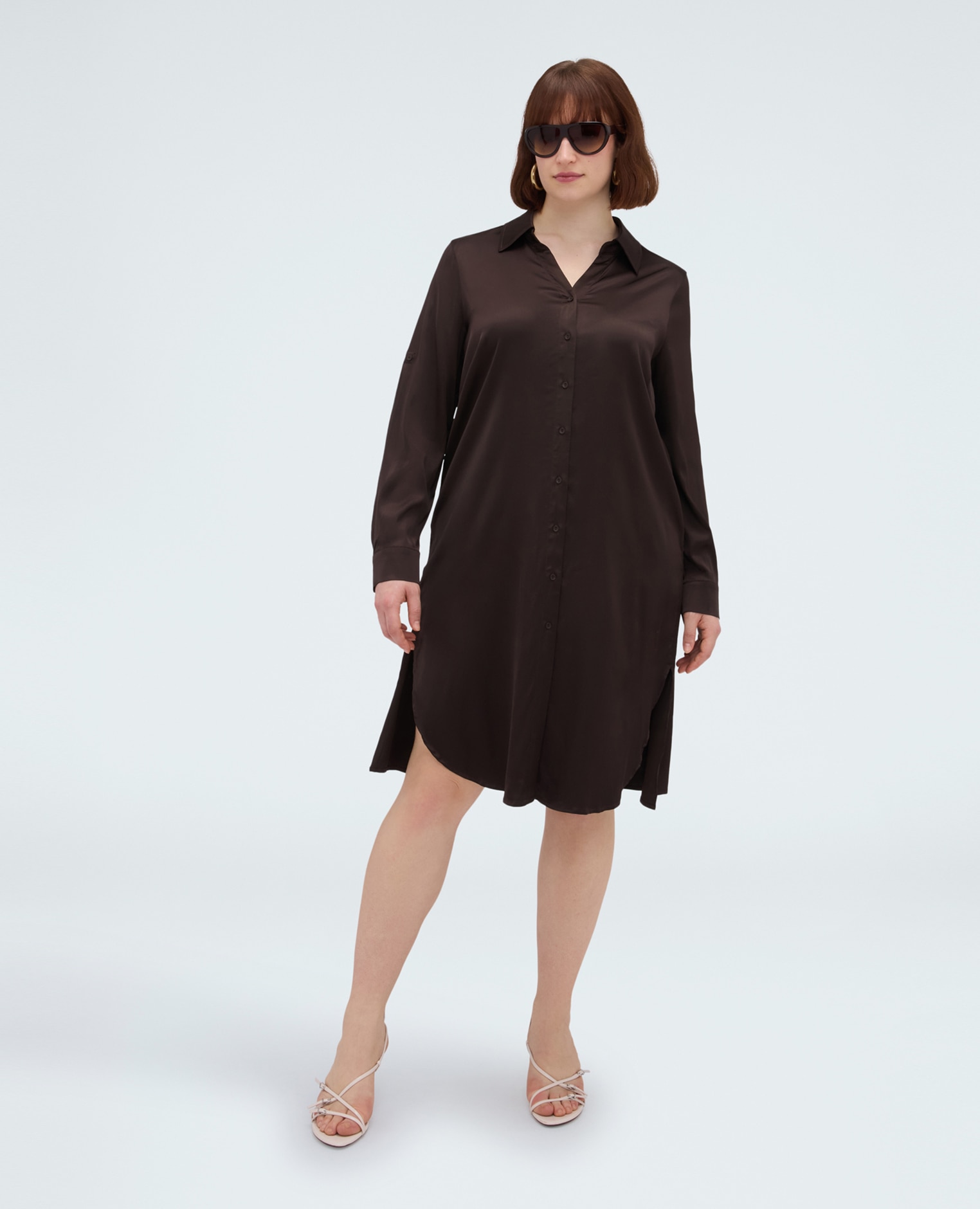 Vestido power camisero en raso de viscosa cuello clásico y cierre con botones frontal - Fiorella Rubino - Marrón Marrón-1