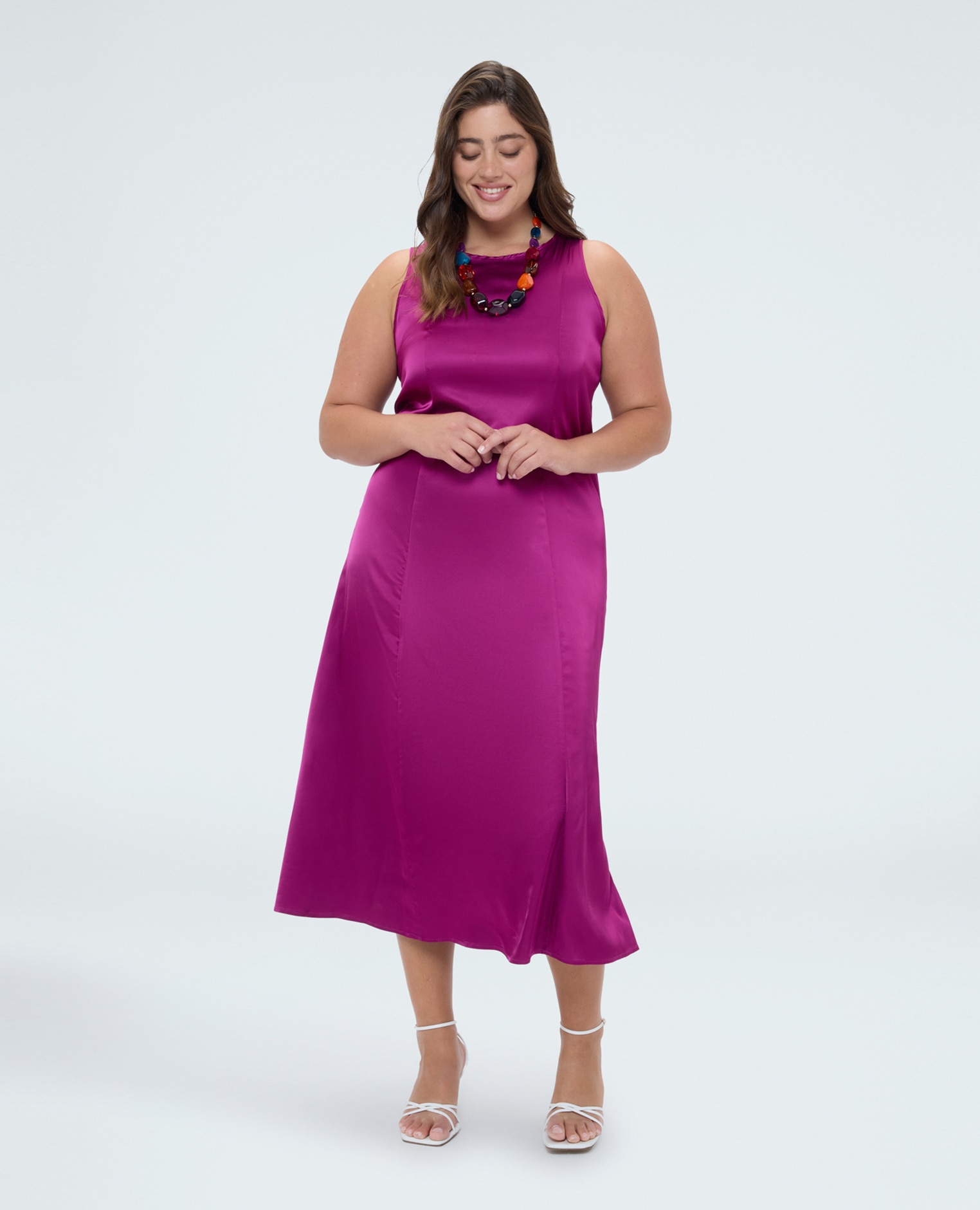 Vestido largo sin mangas en raso de viscosa cuello redondo con abertura de gota en la espalda - Fiorella Rubino - Fucsia Fucsia-1