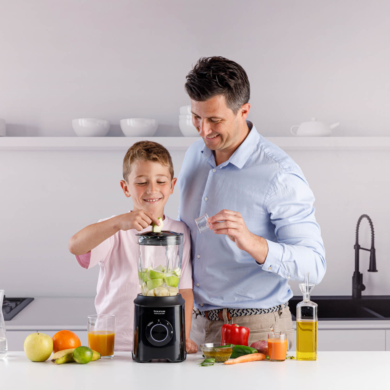 Batidora de vaso Taurus Prior Glass 1500 cuchillas extraíbles 1500W - Negro Negro-6