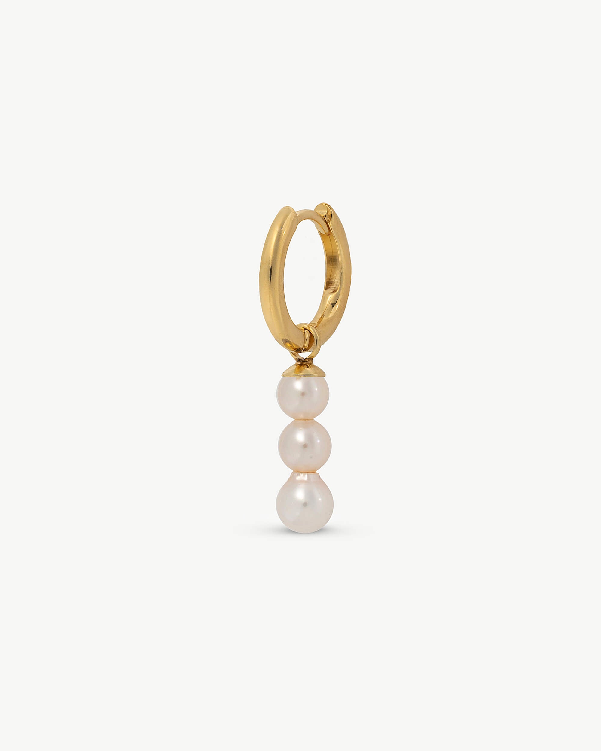 Imagen 0 de Pendiente 3 perlas blanco mini charms Blanco