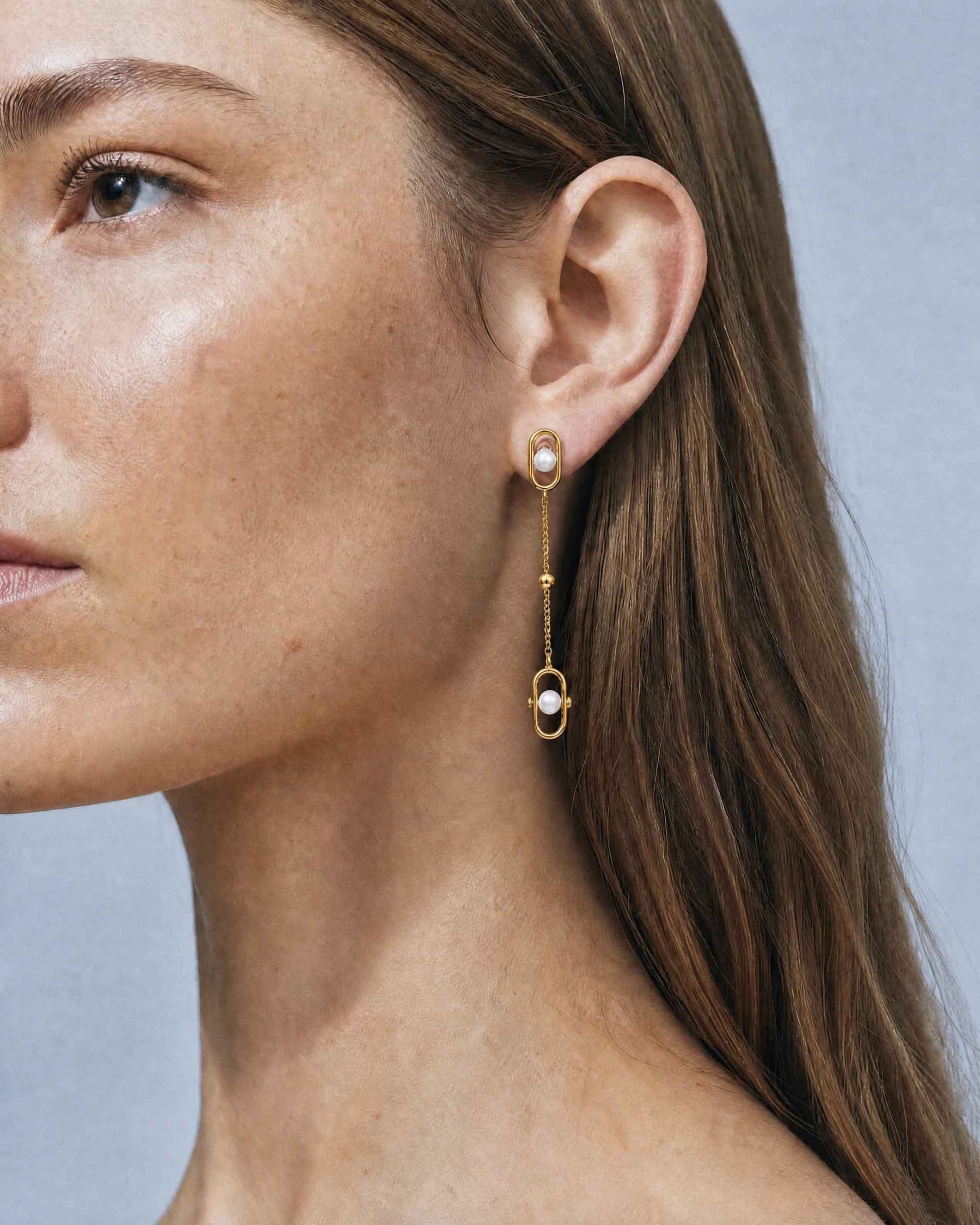 Pendientes largos en plata bañada en oro 18k con perlas libre - Majorica - Dorado Dorado-3