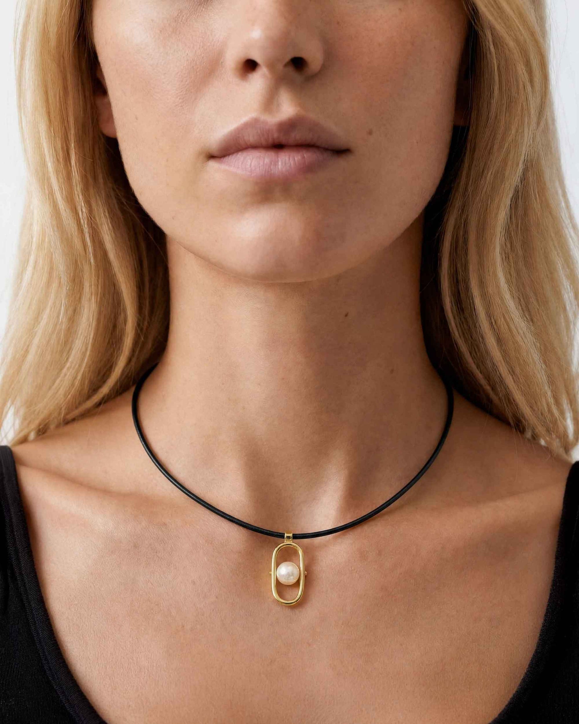 Collar de cuero en plata bañada en oro 18k con colgante de perla libre - Majorica - Dorado Dorado-3