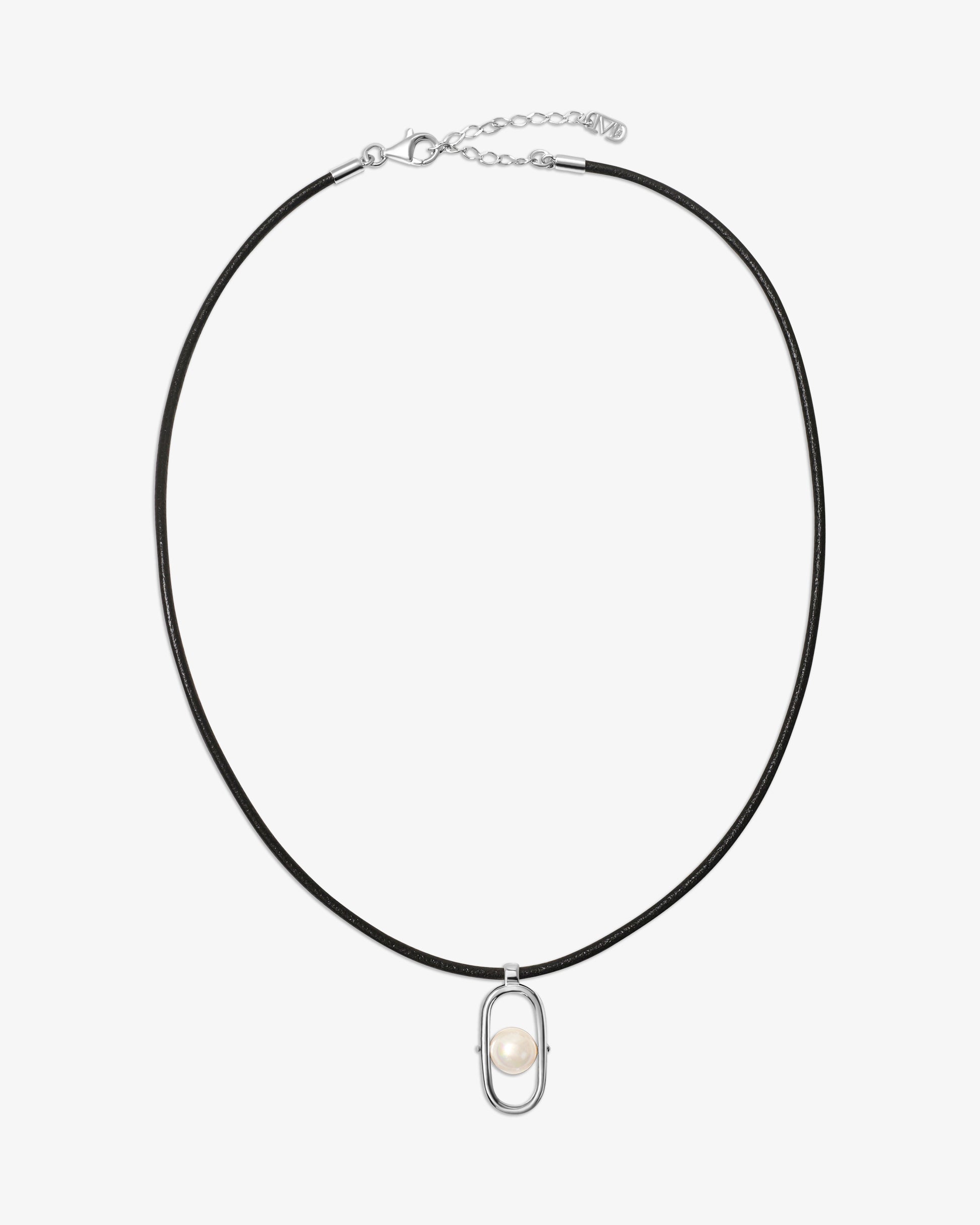 Imagen 0 de Collar de cuero en plata con colgante de perla libre Plata