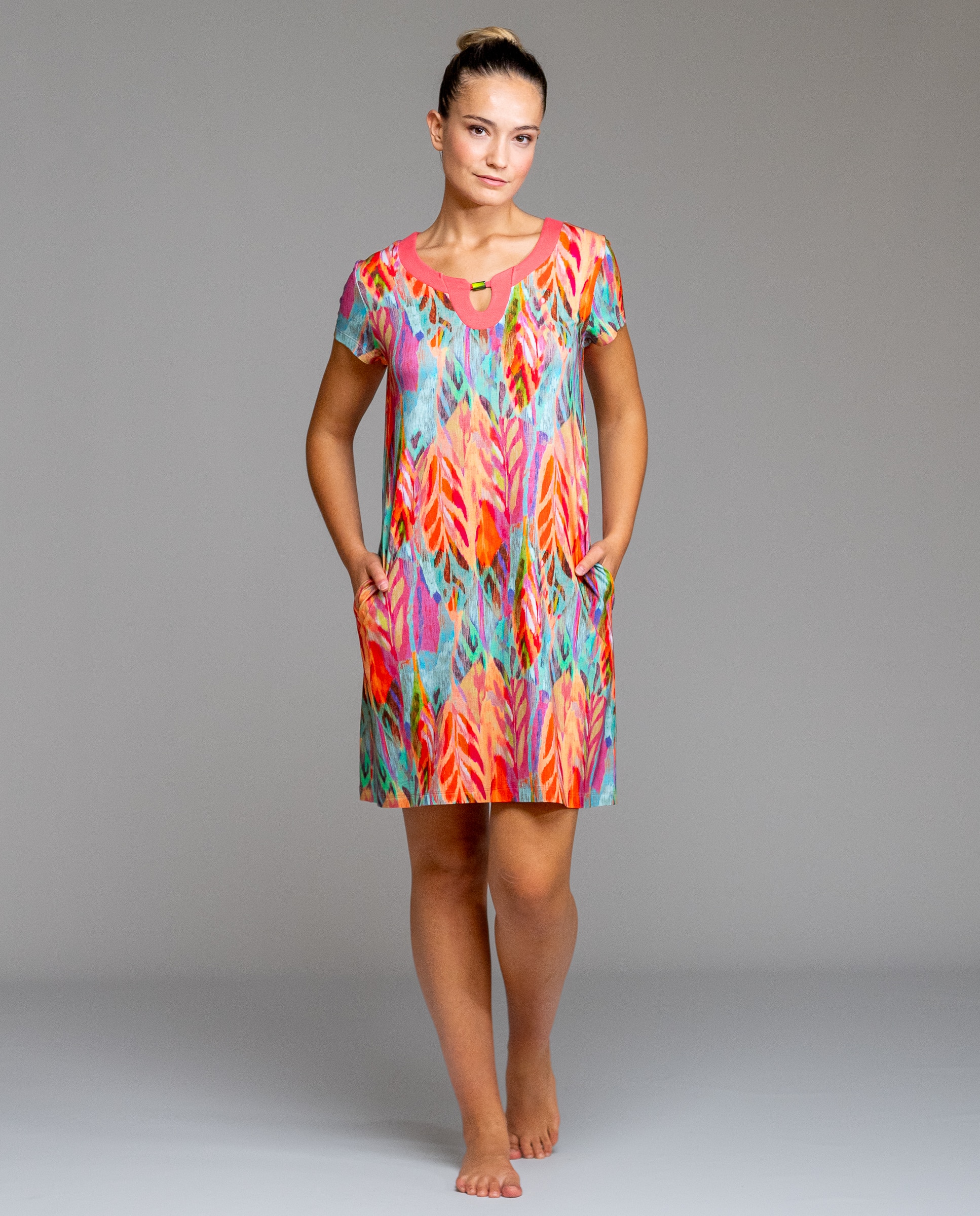 Egatex - Vestido de playa de manga corta de viscosa estampado colorido.