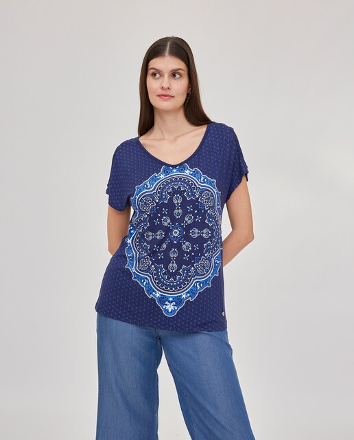Imagen 0 de Camiseta de mujer con escote de pico y estampado frontal