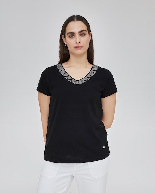 Imagen 0 de Camiseta de mujer de manga corta con escote pico y  bordado