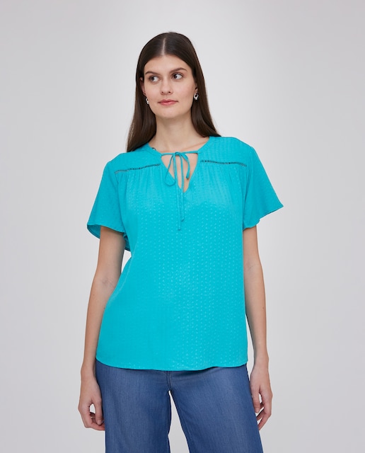 Imagen 0 de Blusa de mujer con escote pico y detalle entredós