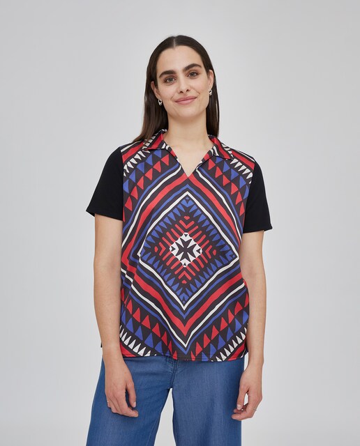 Imagen 0 de Camiseta de mujer con cuello solapa y escote pico