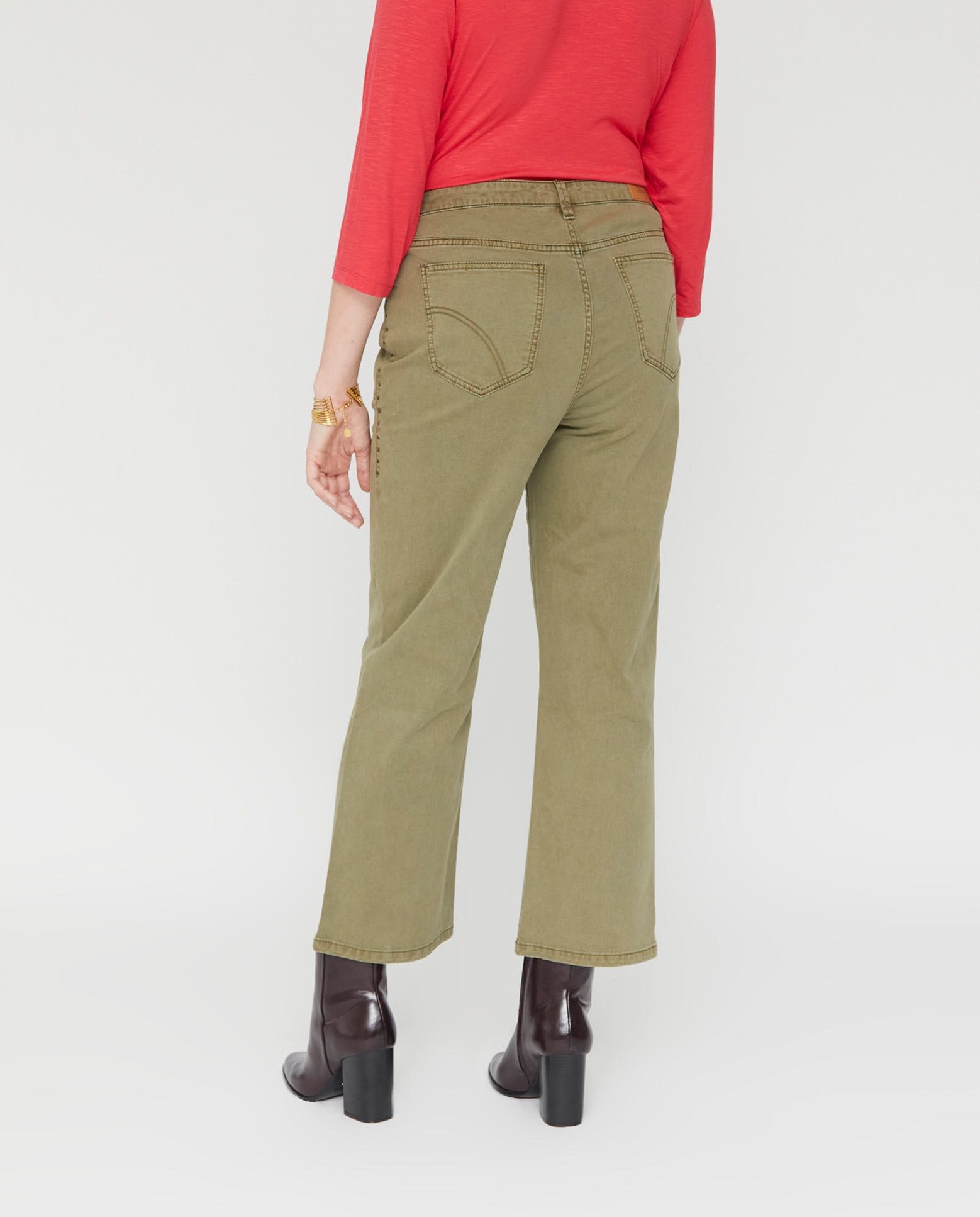 Pantalones rectos de mujer bolsillos plastron y tachas - October - Kaki Kaki-2
