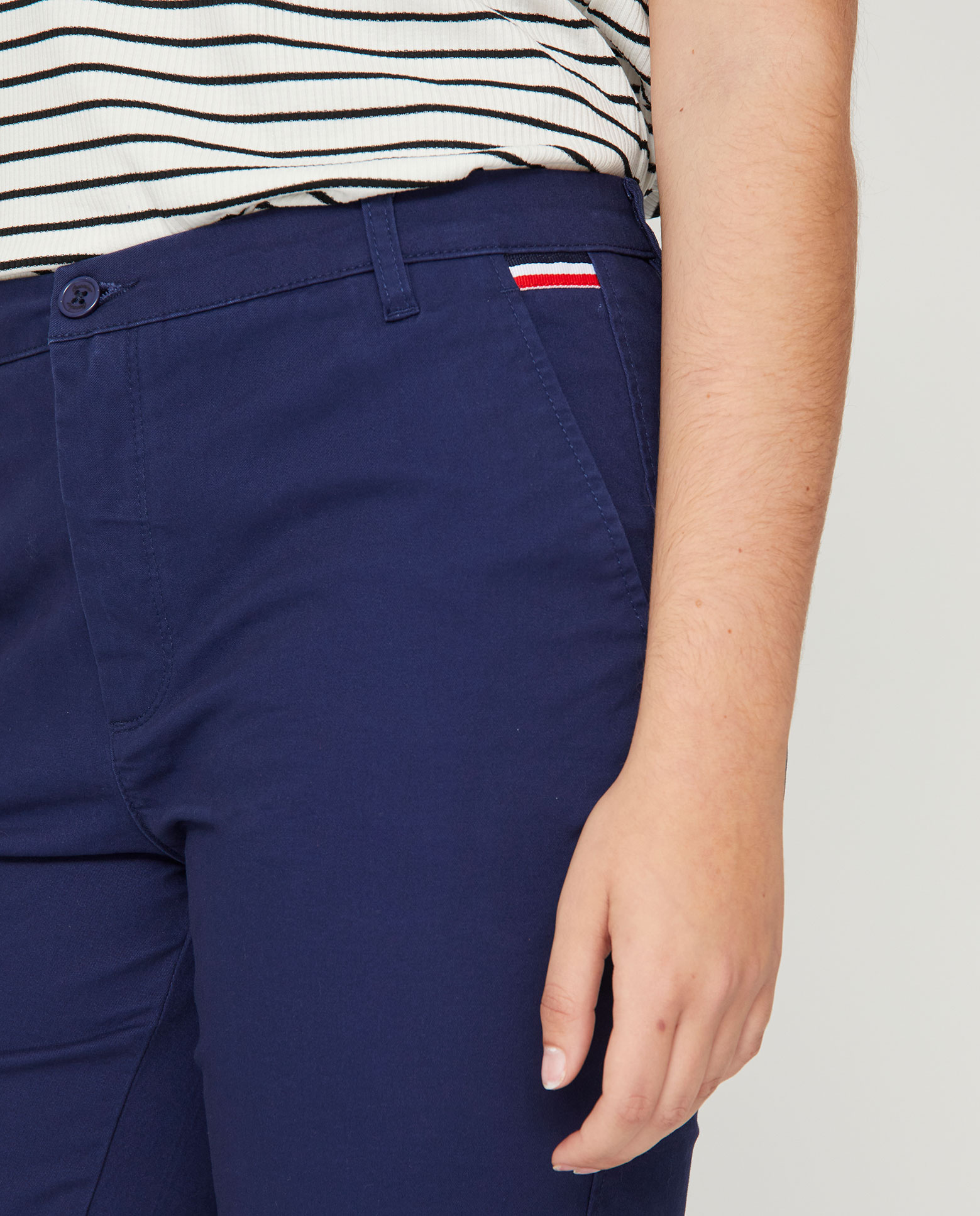 Pantalón corto de mujer con bolsillos laterales - October - Azul marino Azul marino-3