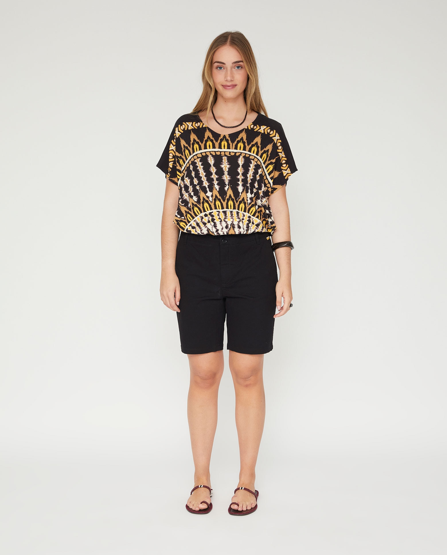 Pantalón corto de mujer con bolsillos laterales - October - Negro Negro-1