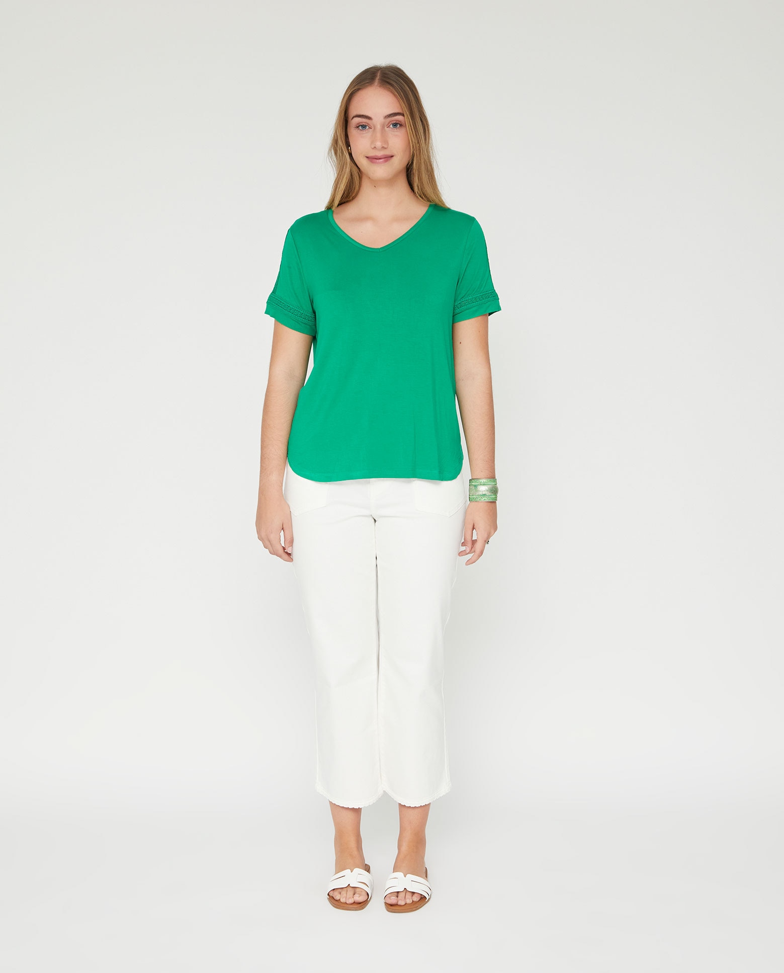 Camiseta de mujer escote pico y entredos - October - Verde Verde-4