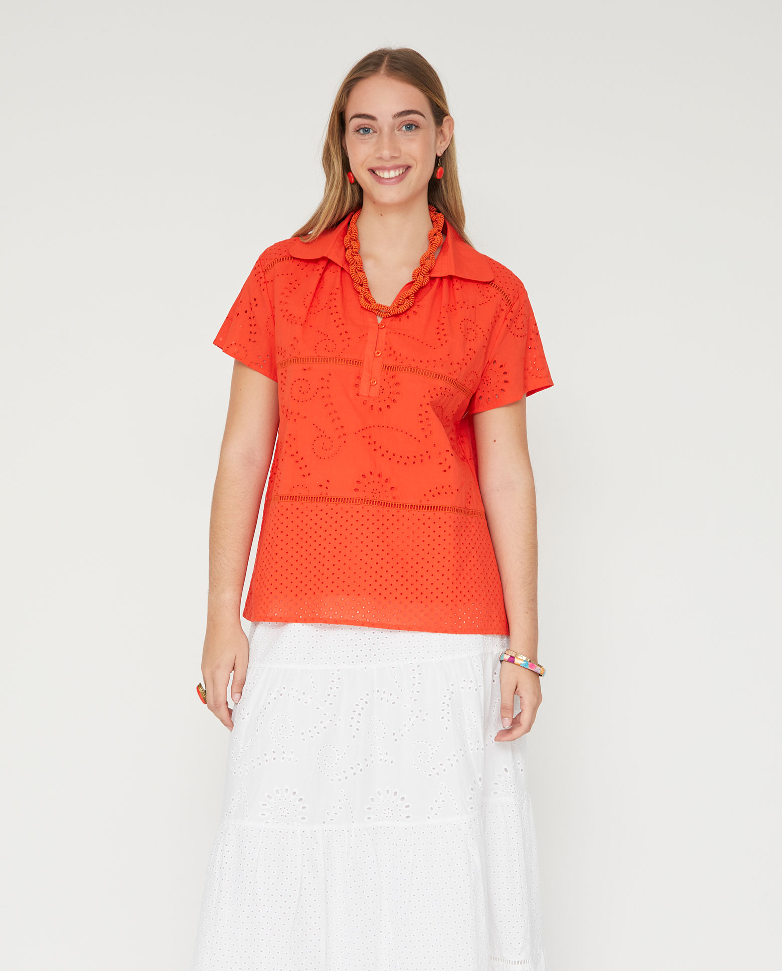 Blusa de mujer tejido bordado suizo - October - Coral Coral-1