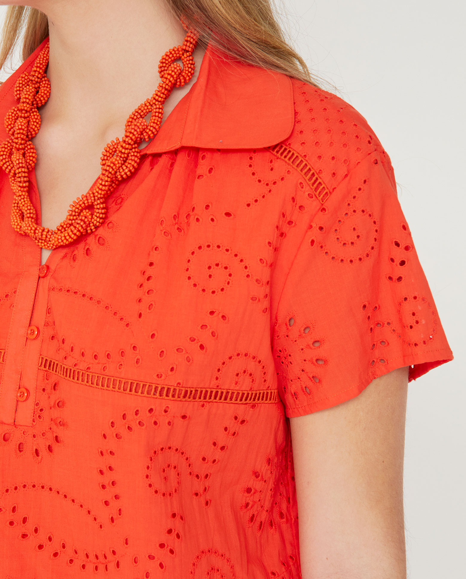 Blusa de mujer tejido bordado suizo - October - Coral Coral-3