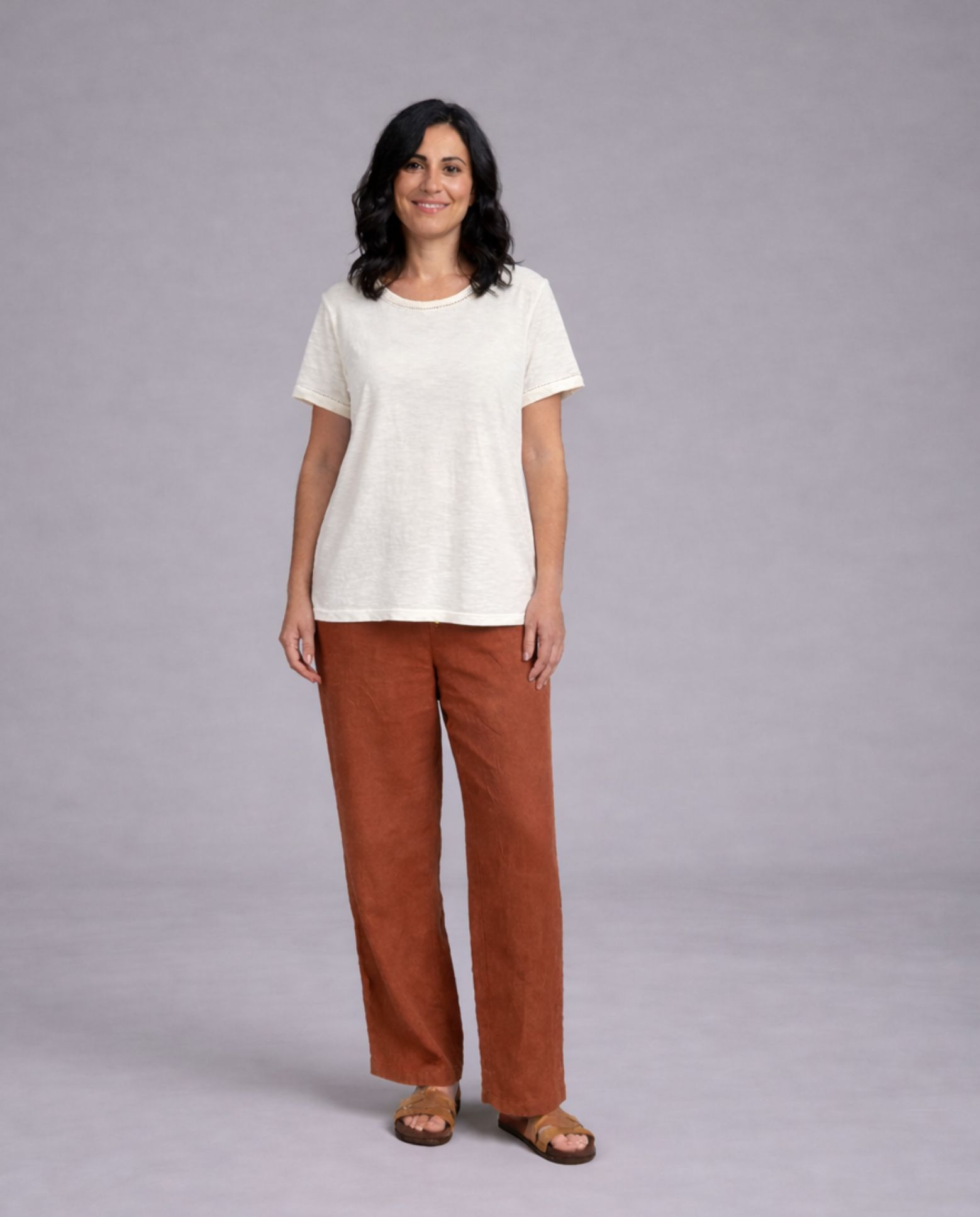 Camiseta de mujer escote pico con entredos - October - Blanco Blanco-4