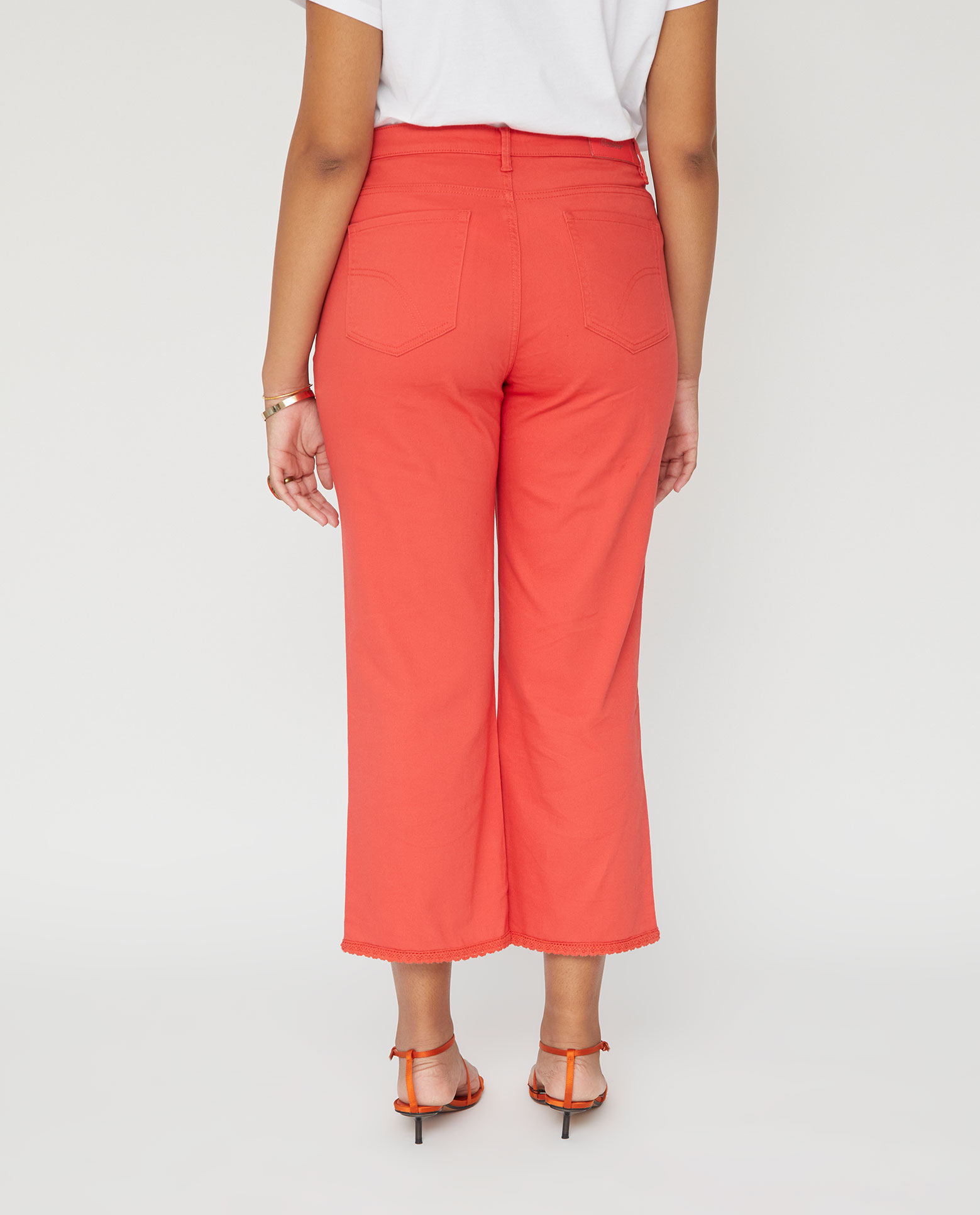 Pantalones rectos de mujer bolsillos patch y puntilla en bajo - October - Coral Coral-2