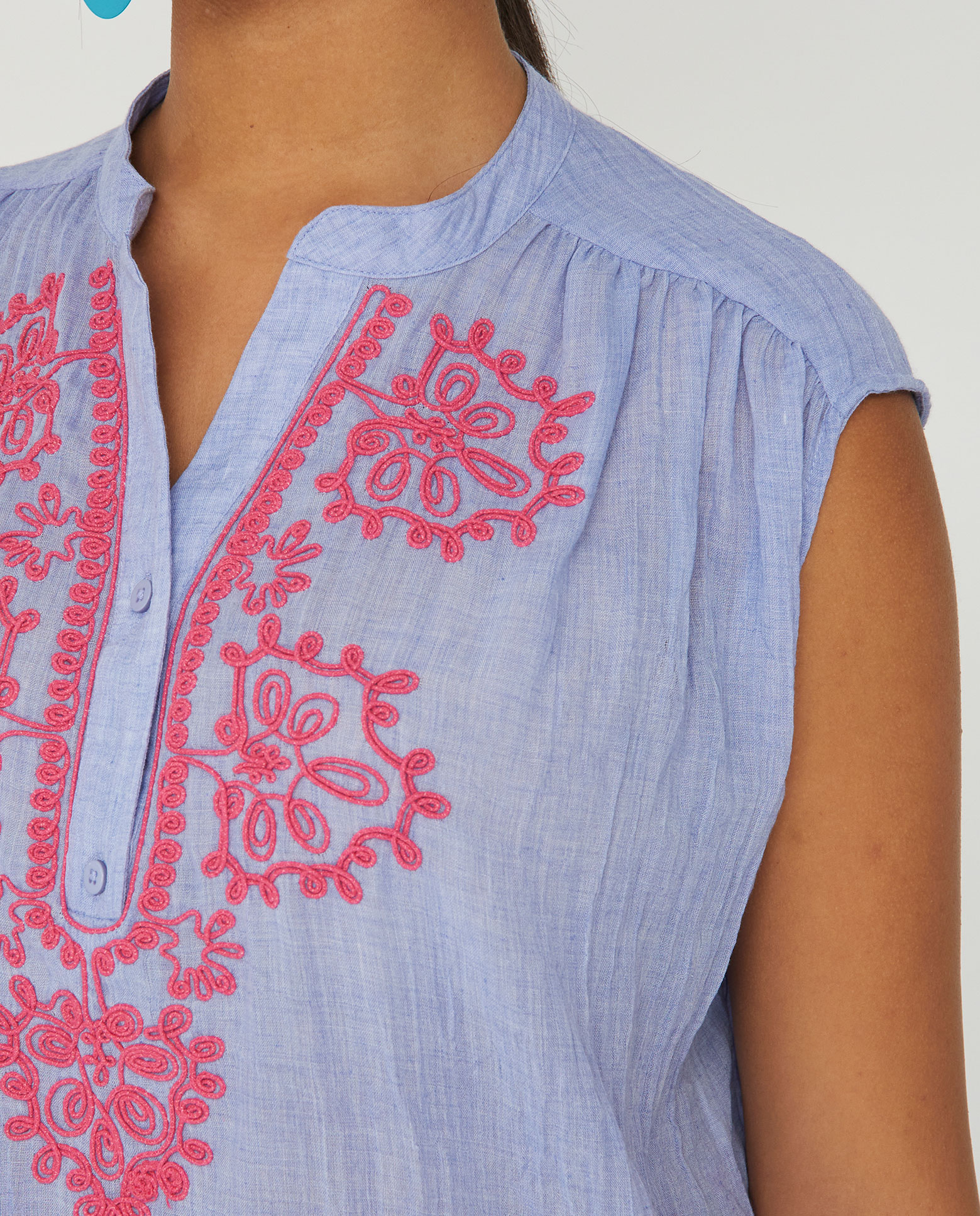 Blusa de mujer manga caida con bordado contraste - October - Azul Azul-3