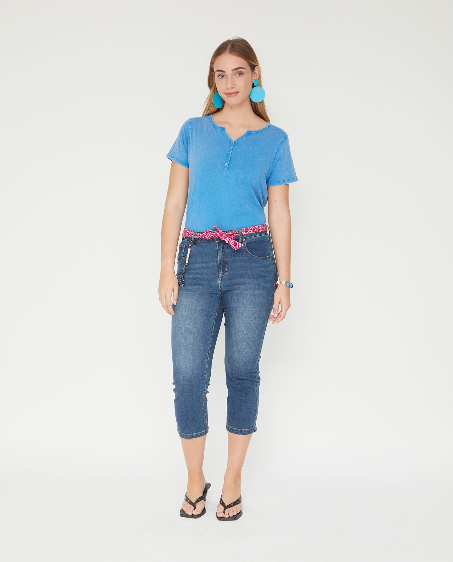 Pantalón denim de mujer capri con cinturon pañuelo - October - Azul Azul-1
