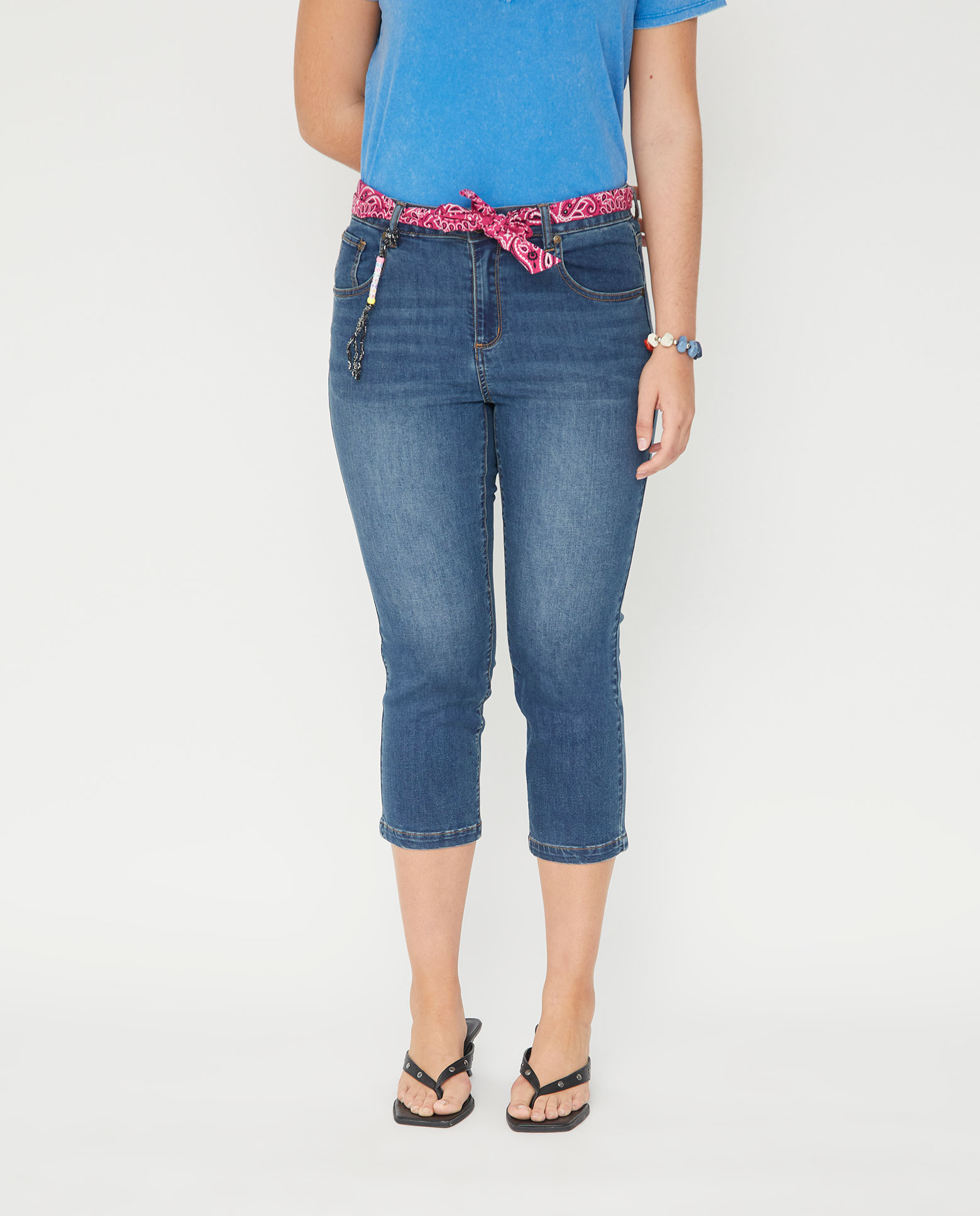Pantalón denim de mujer capri con cinturon pañuelo - October - Azul Azul-4