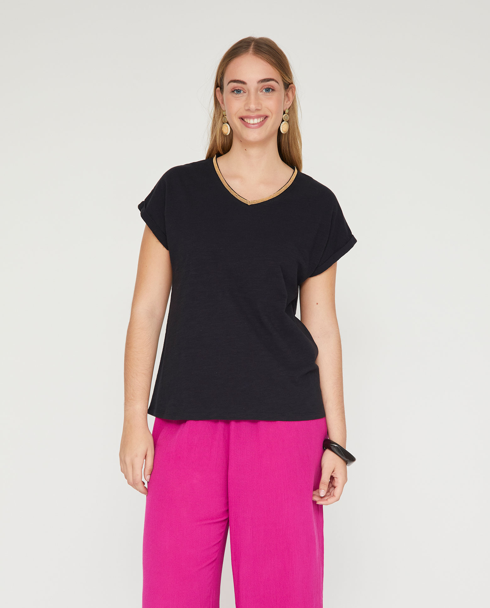 October - Camiseta de mujer escote pico manga corta.