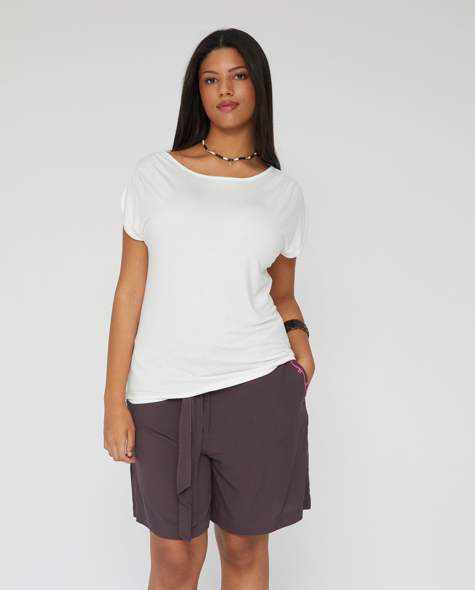 Camiseta de mujer hombro fruncido - October - Crudo Crudo-1