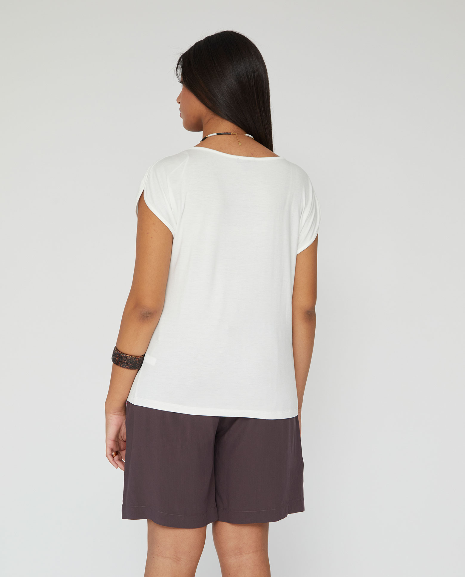 Camiseta de mujer hombro fruncido - October - Crudo Crudo-2