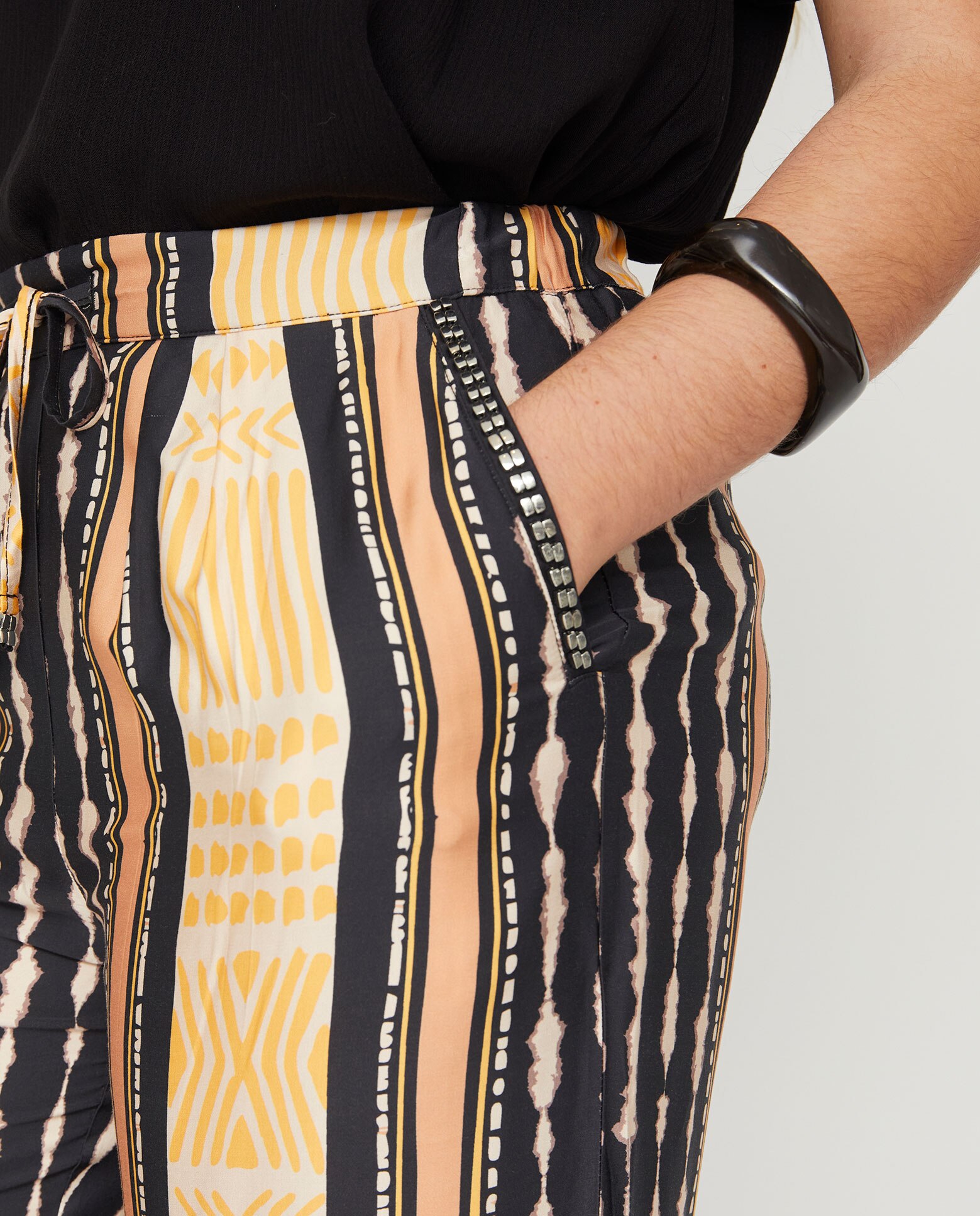 Pantalón estampado elastico en cintura - October - Negro Negro-3