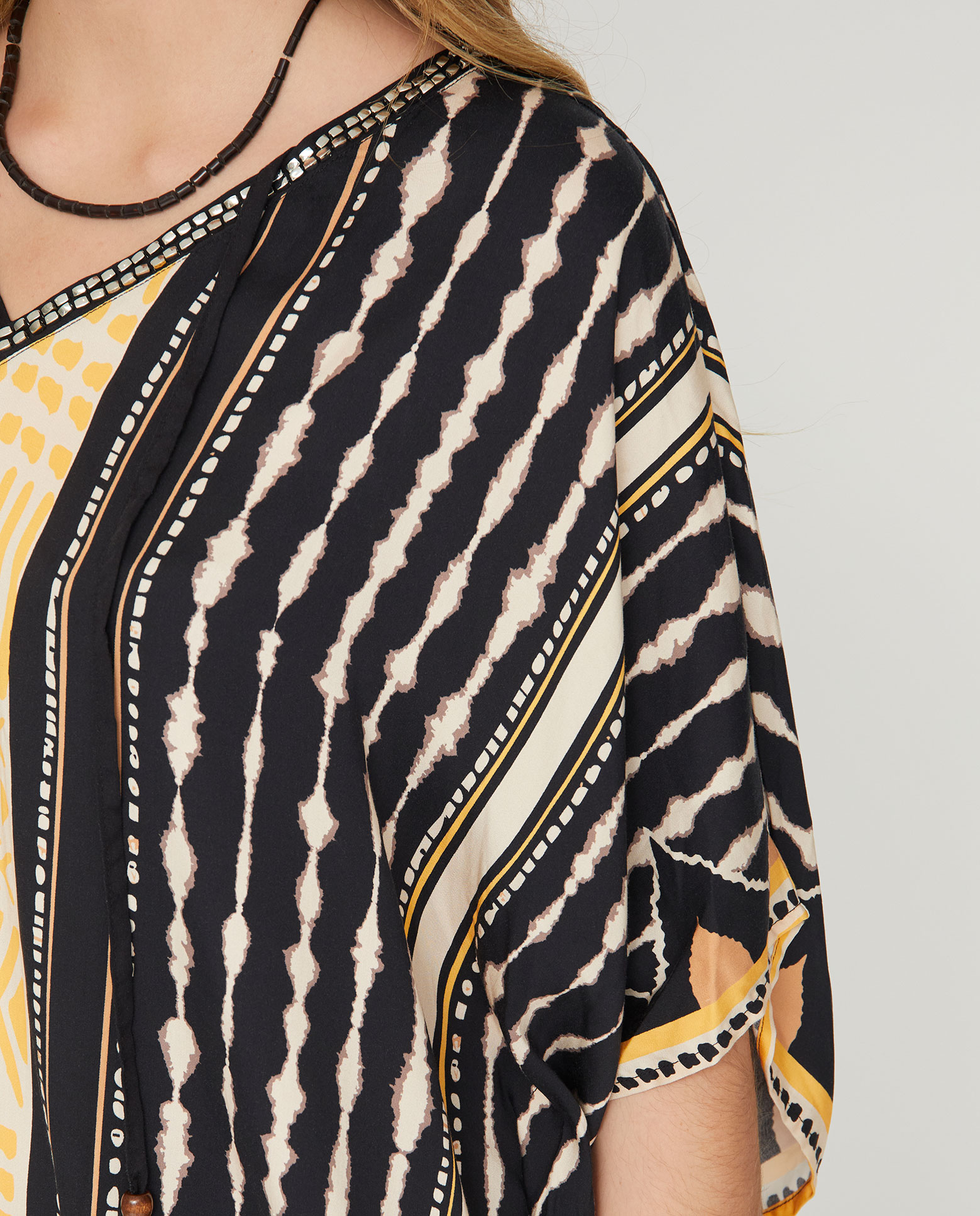 Kaftan con escote pico y abalorios - October - Negro Negro-3