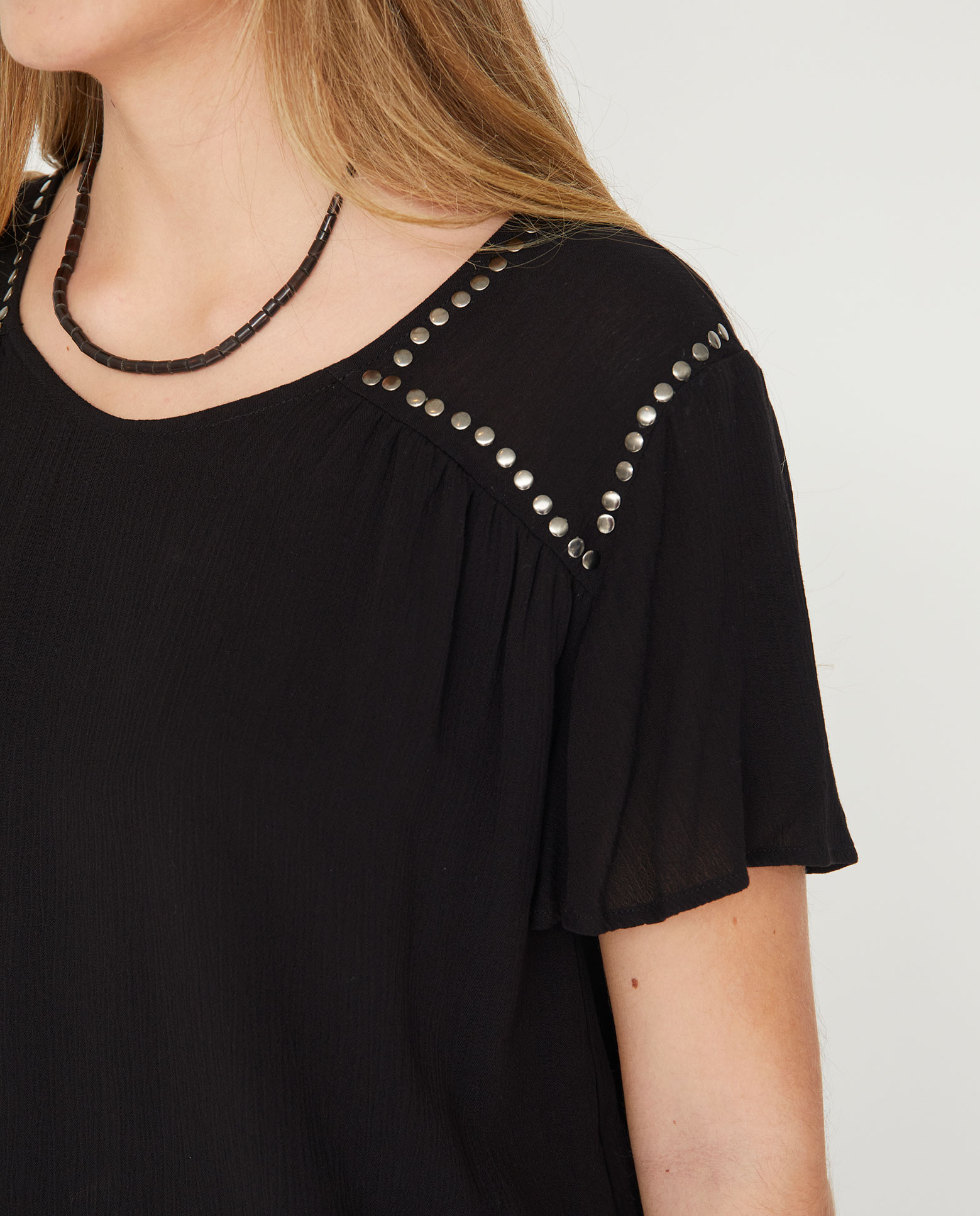 Blusa bambula escote pico con tachas - October - Negro Negro-3