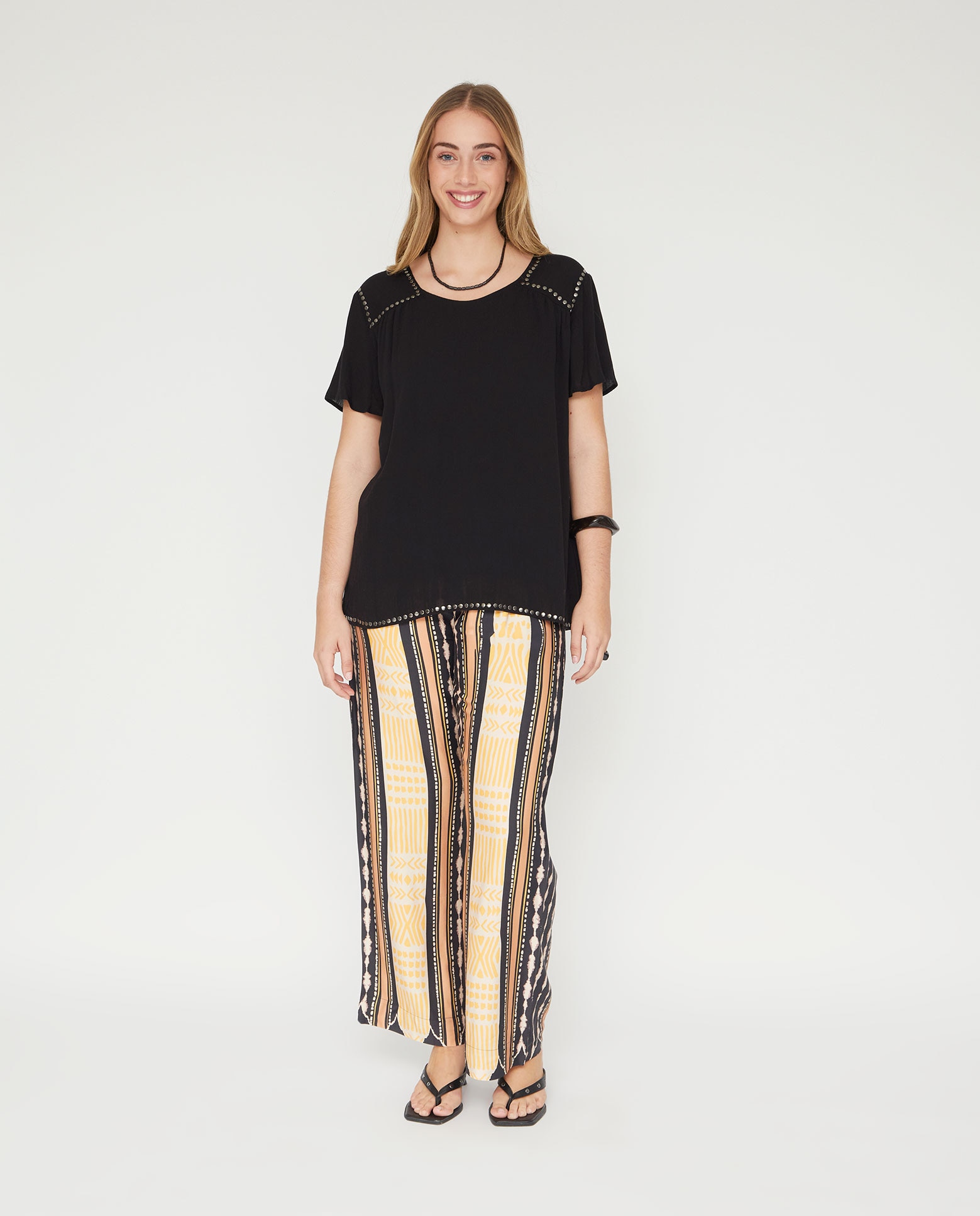 Blusa bambula escote pico con tachas - October - Negro Negro-4