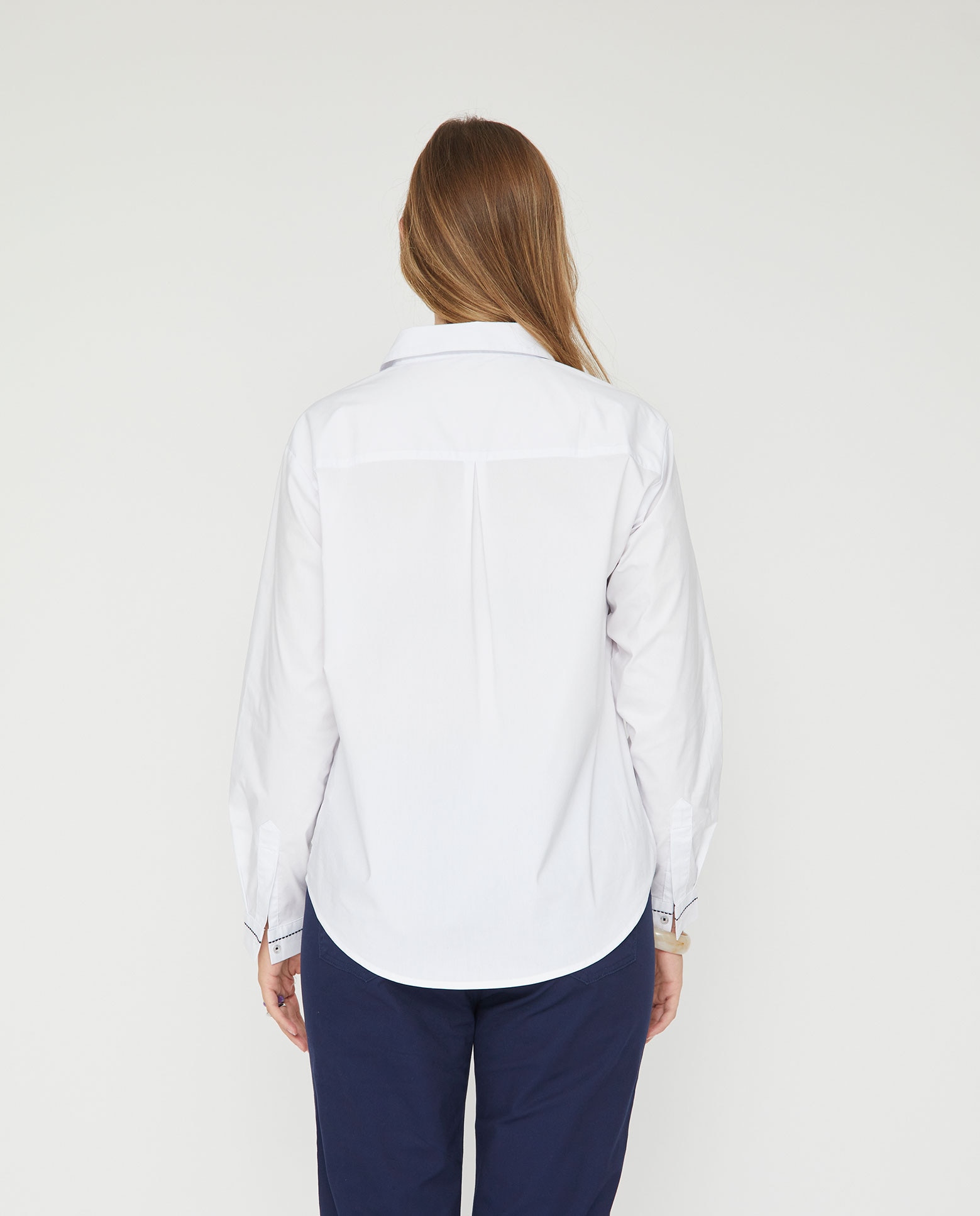 Blusa de mujer popelin con puntadas decorativas en color de contraste - October - Blanco Blanco-2