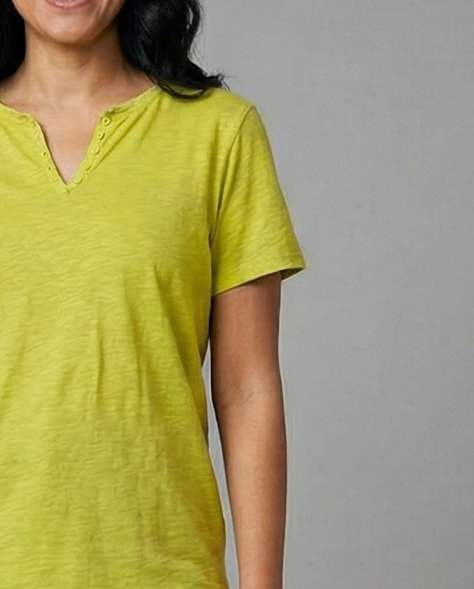 Camiseta de mujer de mujer basica cuello redondo abertura fontal - October - Verde Verde-3