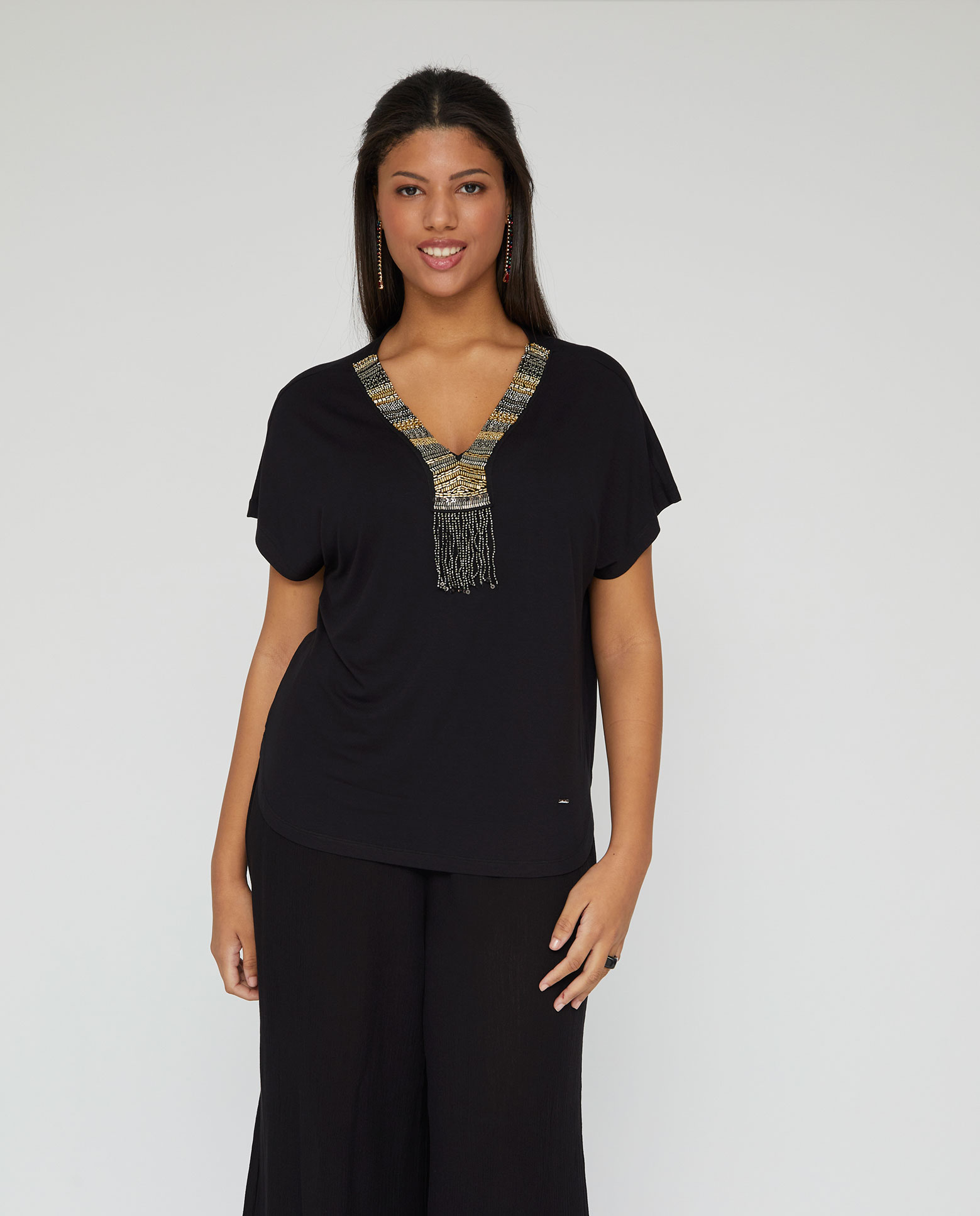 Camiseta ecote en pico con lentejuelas - October - Negro Negro-1