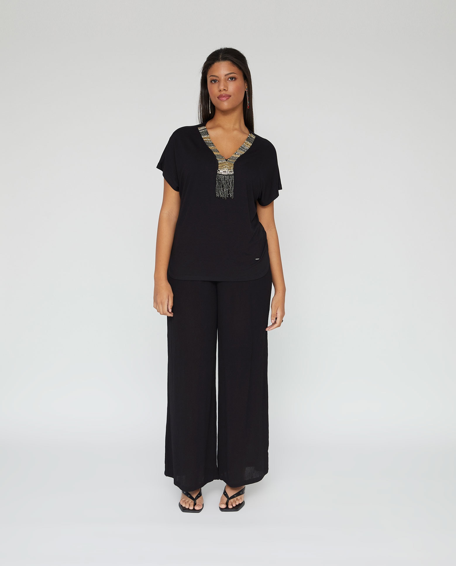 Camiseta ecote en pico con lentejuelas - October - Negro Negro-4