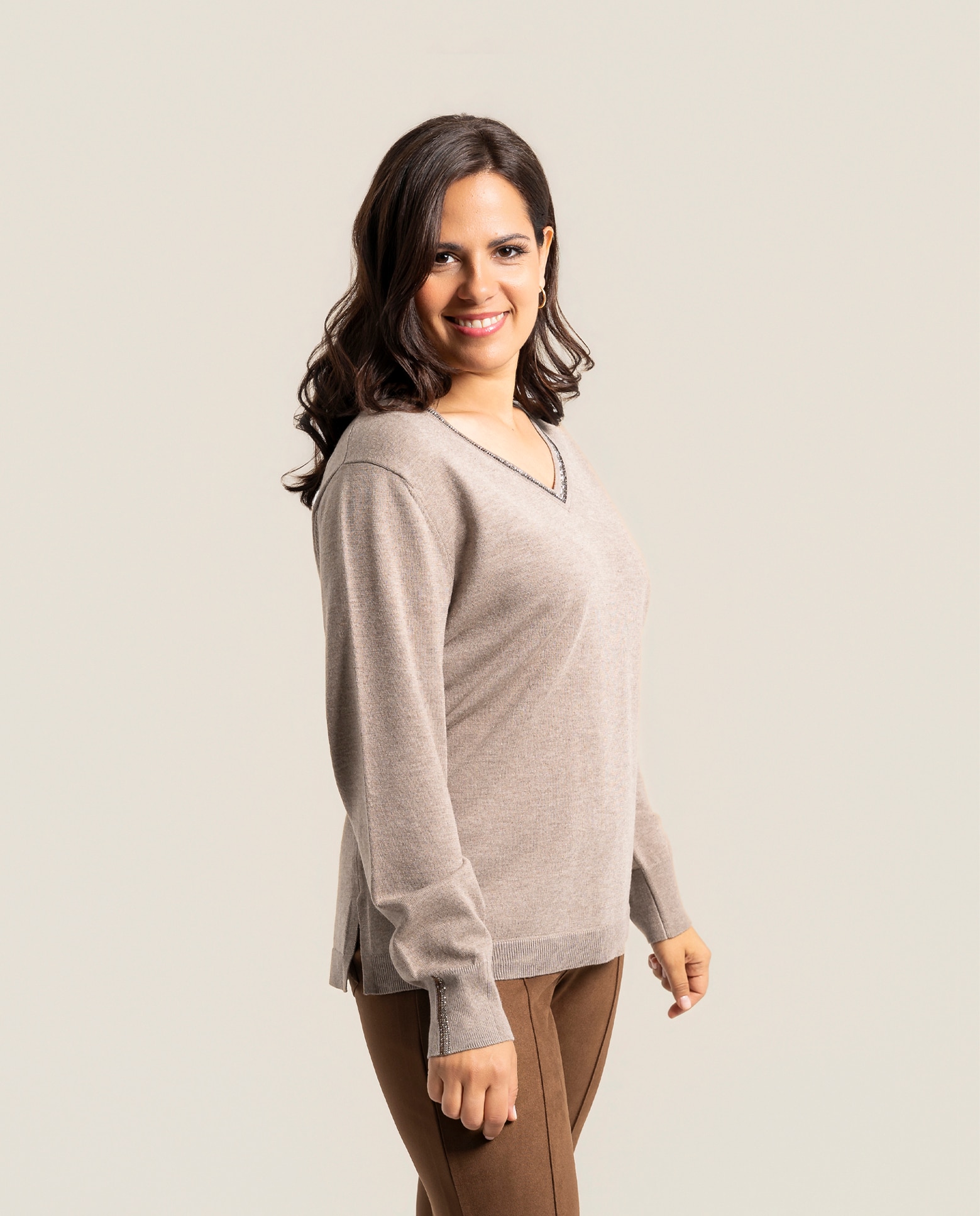 Jersey escote pico con detalle de strass - October - Tostado Tostado-1