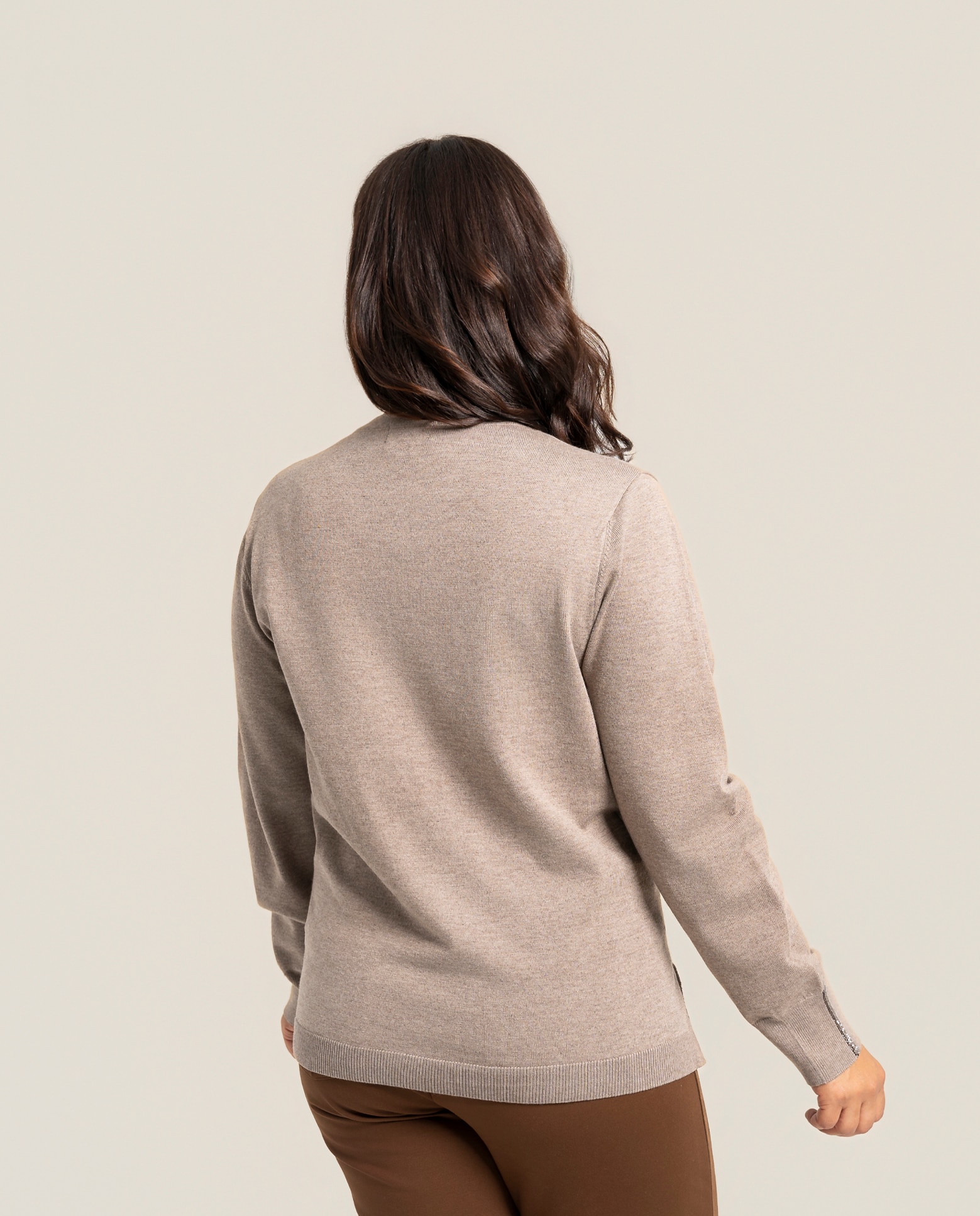 Jersey escote pico con detalle de strass - October - Tostado Tostado-2