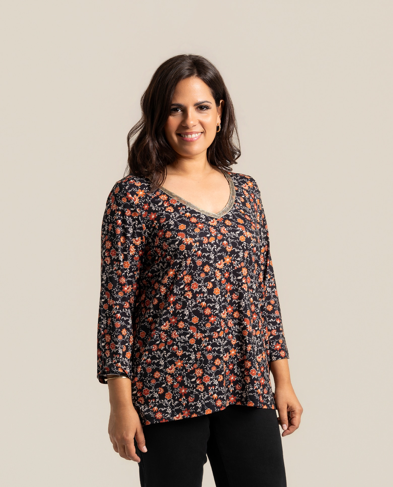 Camiseta estampada con fantasia en escote - October - Negro Negro-1