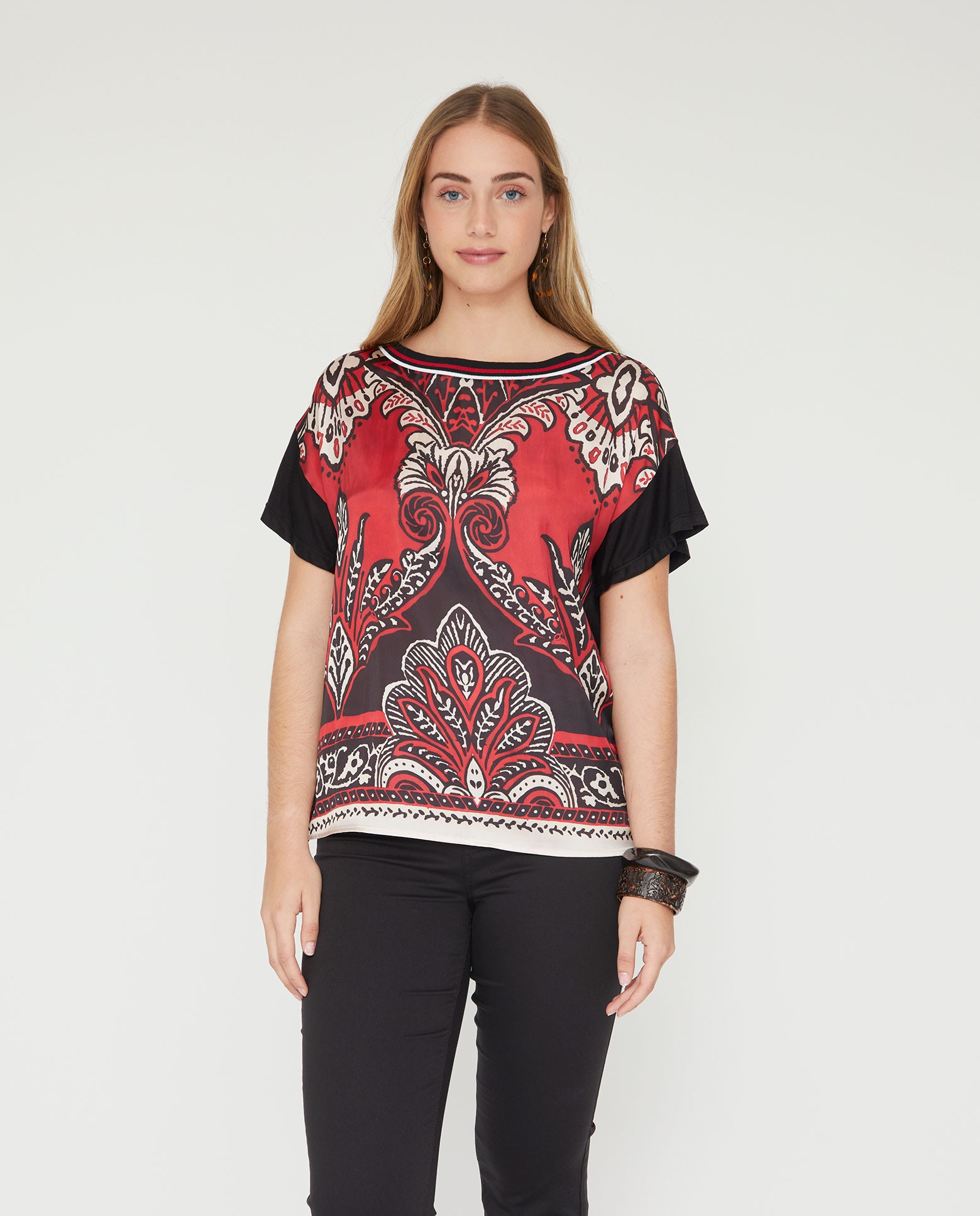 October - Camiseta estampada de mujer con cuello redondo.