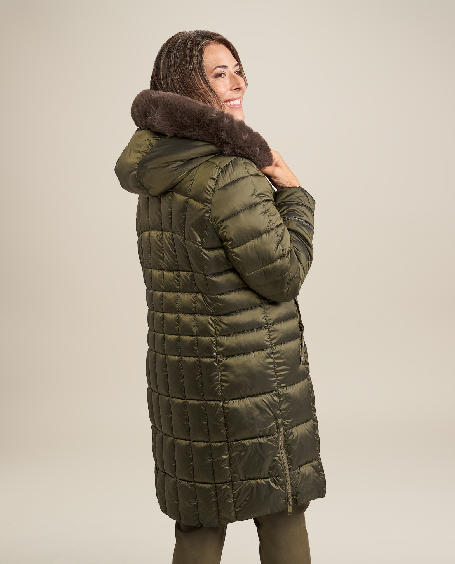 Imagen 2 de Parka larga con capucha y detalle de cadena - October - Verde militar Verde militar