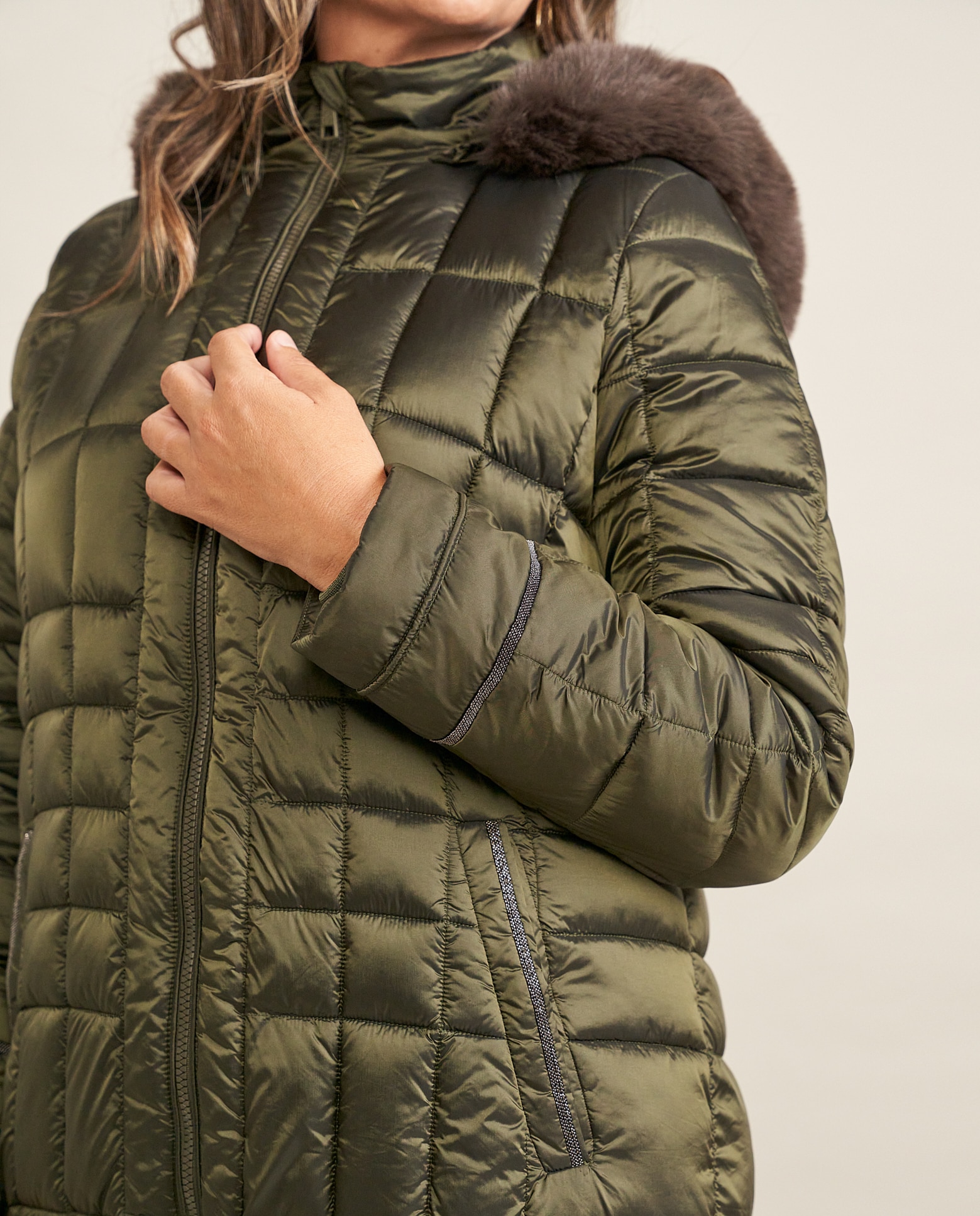 Imagen 3 de Parka larga con capucha y detalle de cadena - October - Verde militar Verde militar