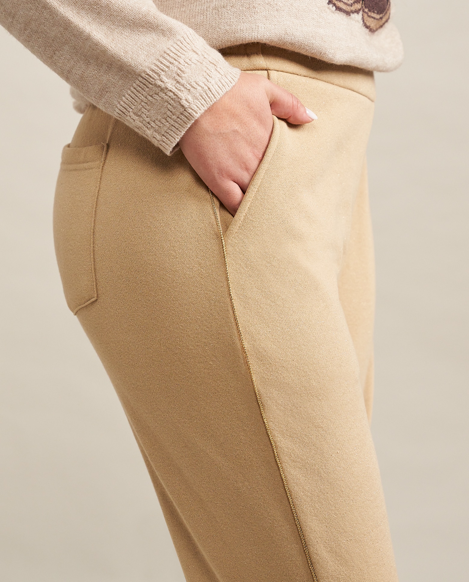 Pantalon de punto abotonado con detalle en bolsillos - October - Piedra Piedra-3