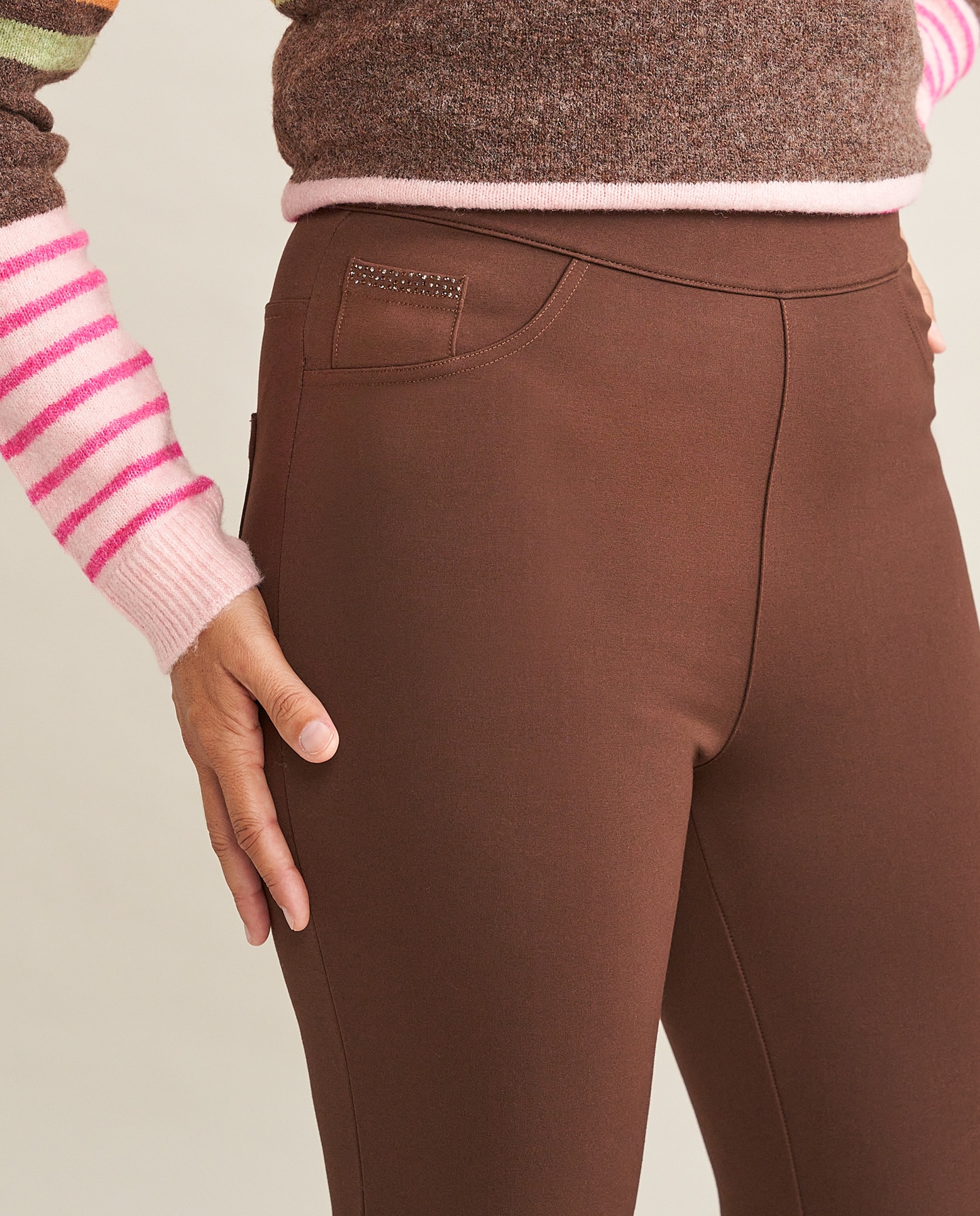 Legging basico cinco bolsillos y detalle de strass - October - Marrón Marrón-3