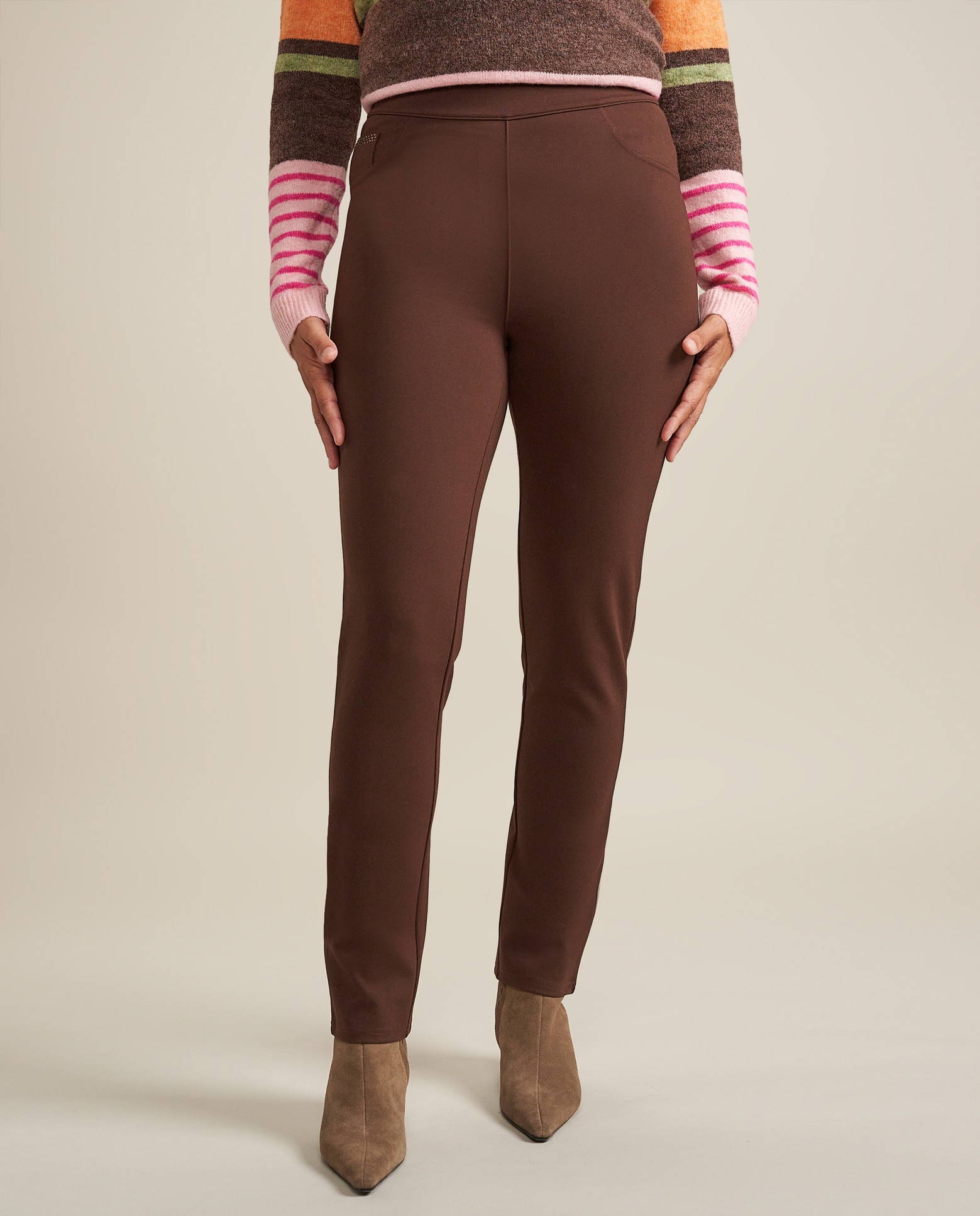 Legging basico cinco bolsillos y detalle de strass - October - Marrón Marrón-4