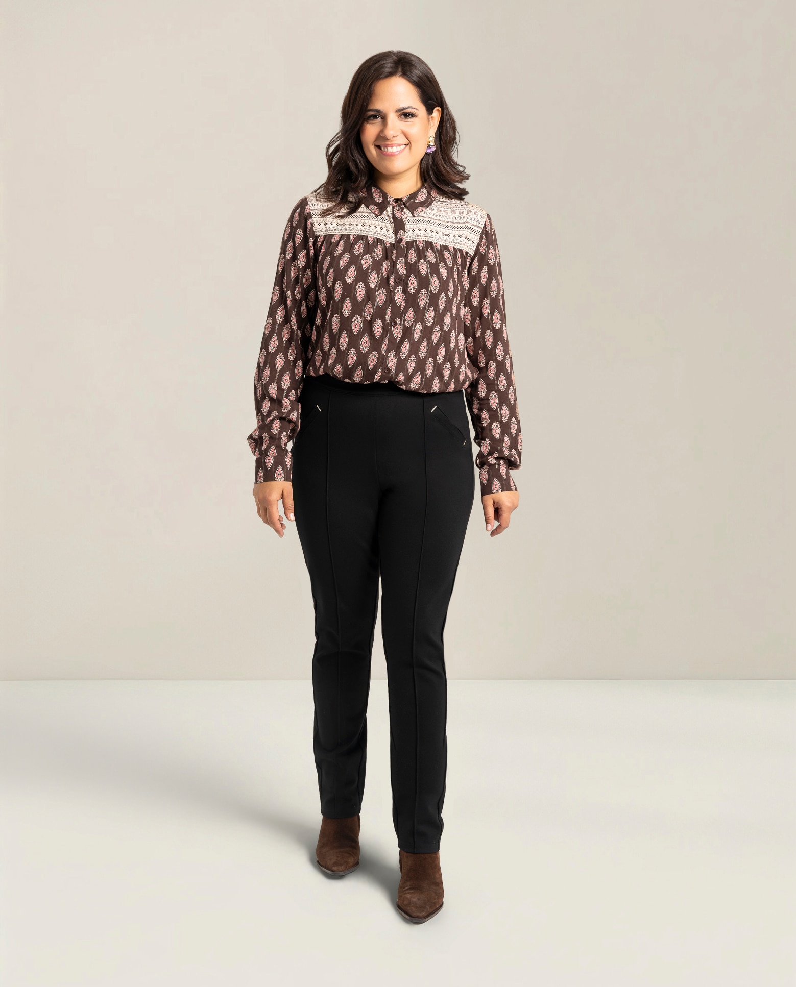 Legging basico cinco bolsillos y detalle de strass - October - Negro Negro-1