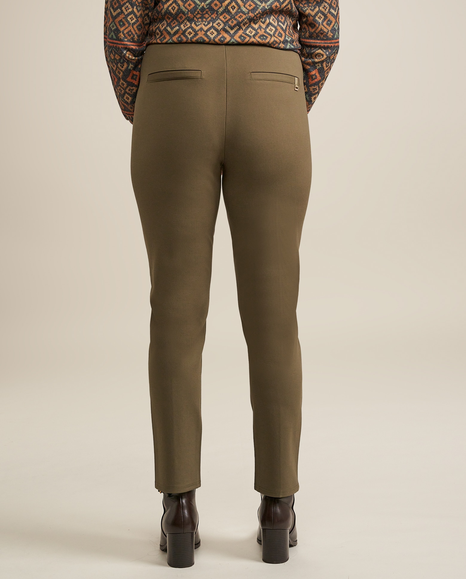 Imagen 2 de Legging basico ajustado con detalle en bolsillos - October - Verde militar Verde militar