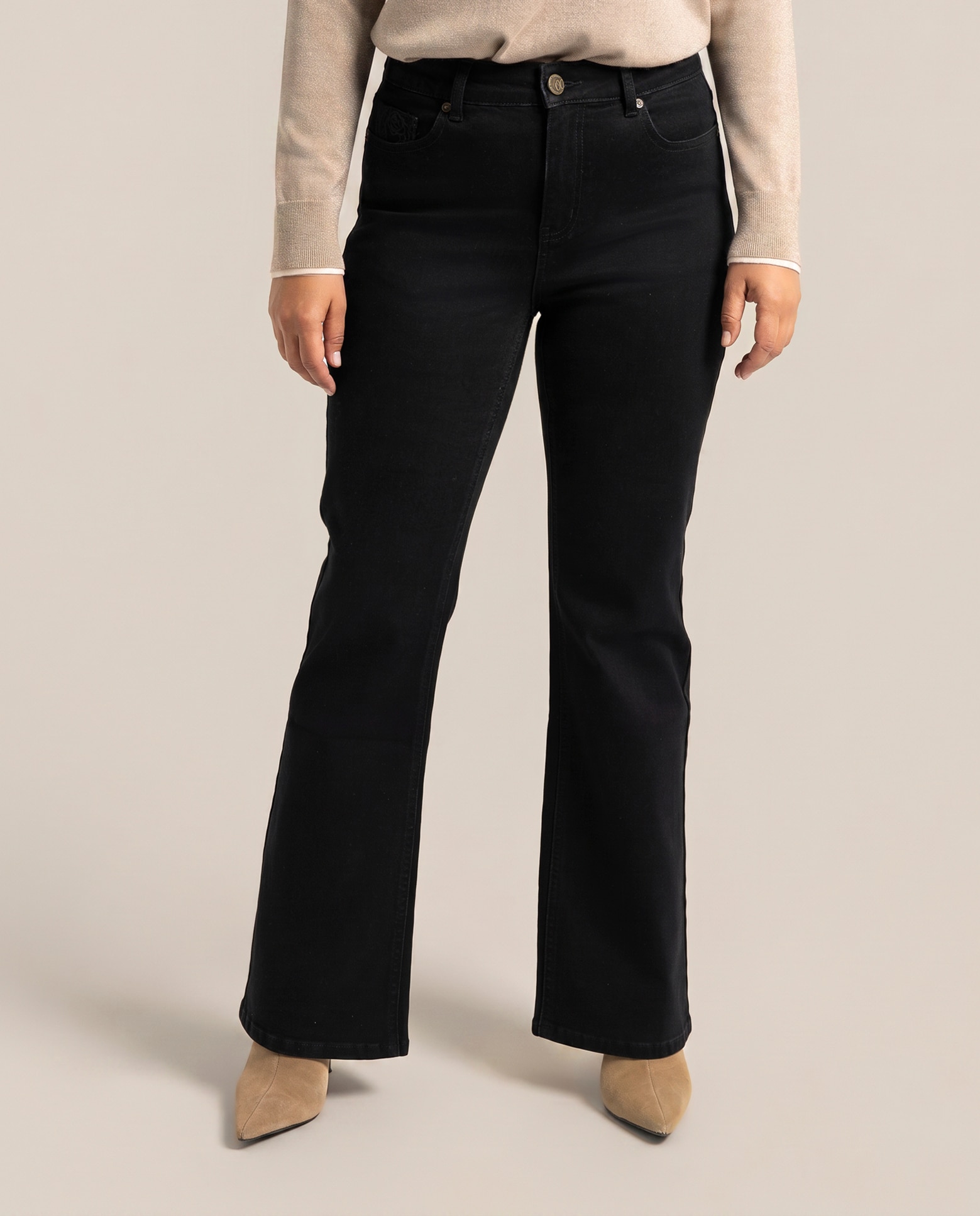 Vaquero negro push up con bolsillos bordados al tono - October - Negro Negro-4