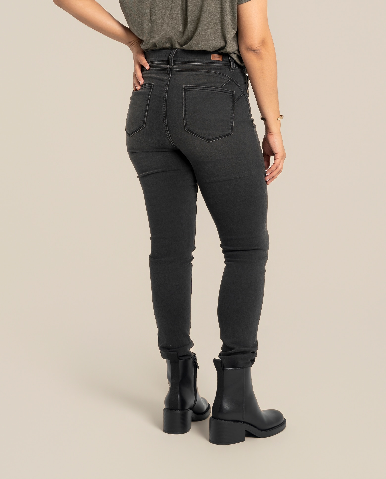 Jegging push up ajustado con detalle en bolsillos - October - Gris ceniza Gris ceniza-2