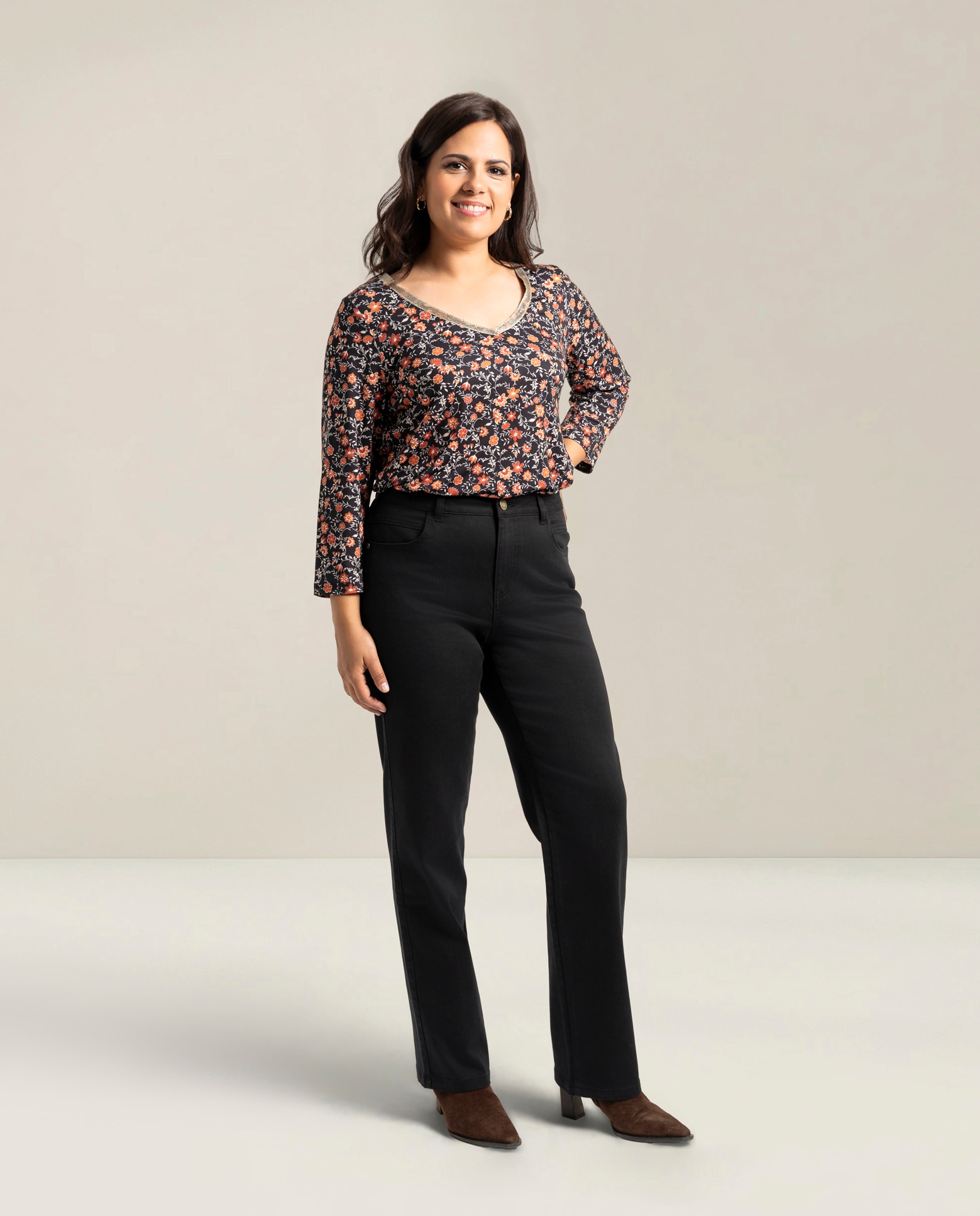 Pantalón con cuatro bolsillos y costura decorativa en lateral - October - Negro Negro-1