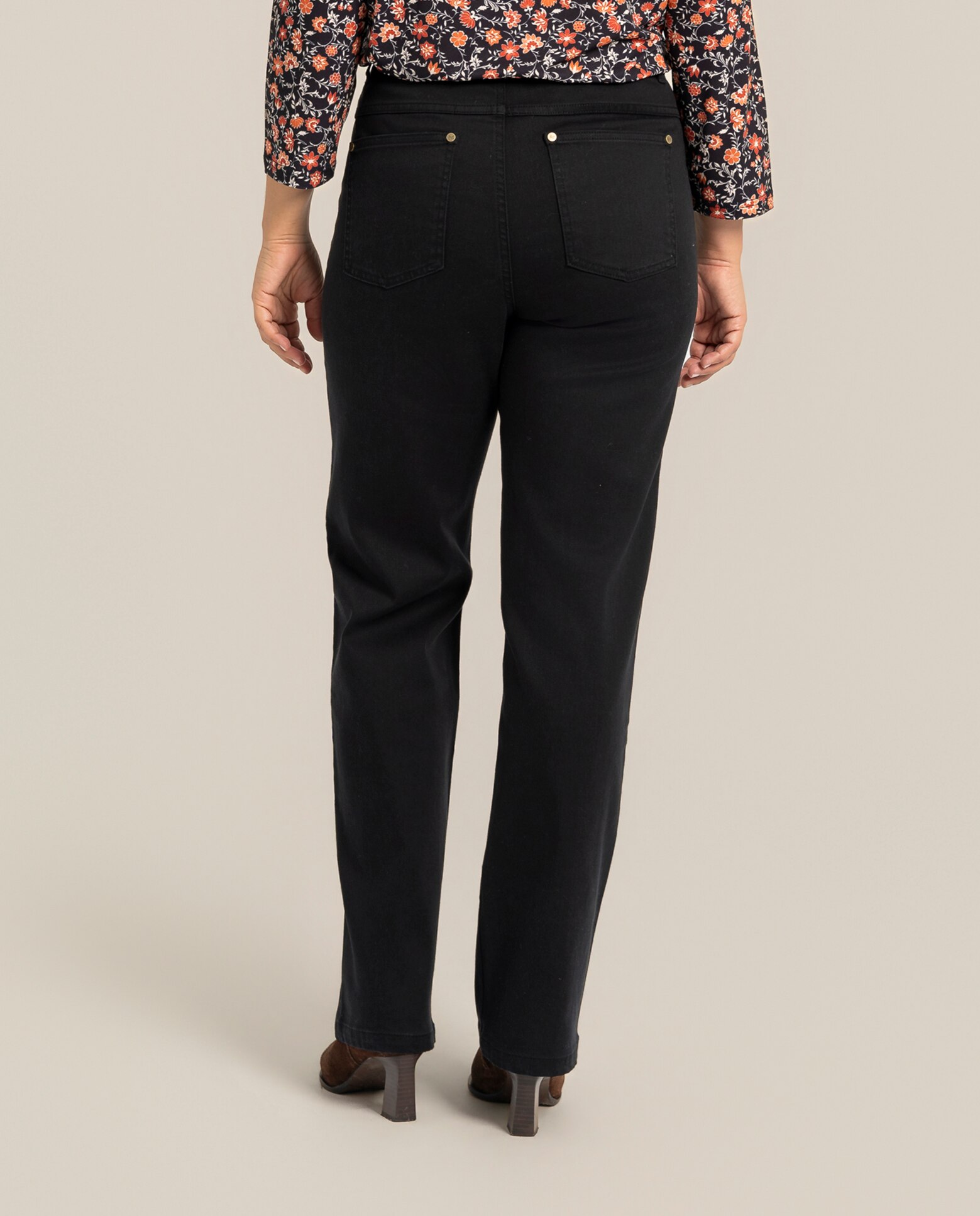 Pantalón con cuatro bolsillos y costura decorativa en lateral - October - Negro Negro-2